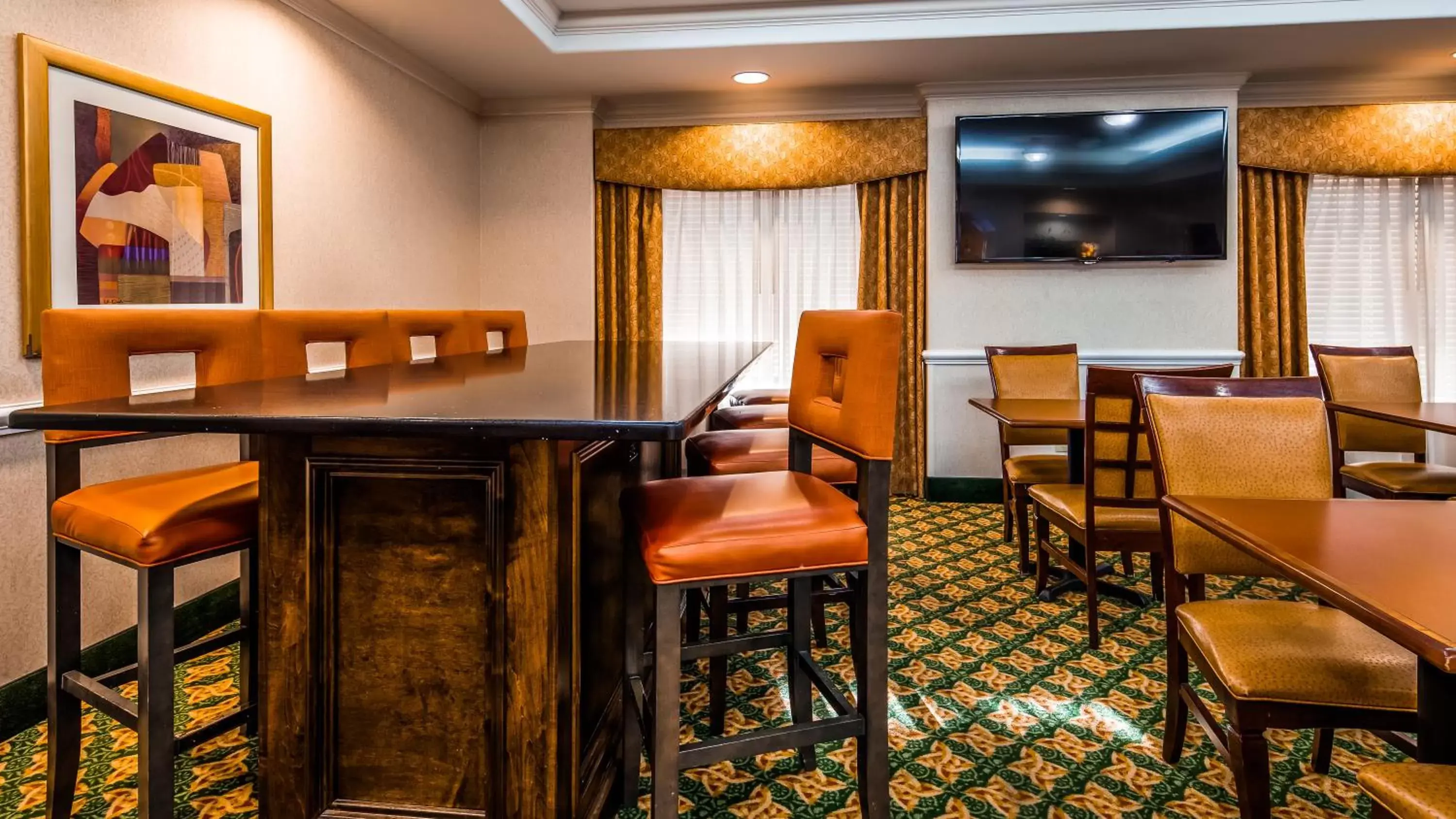 Lounge/Bar in Best Western Plus Waxahachie Inn & Suites