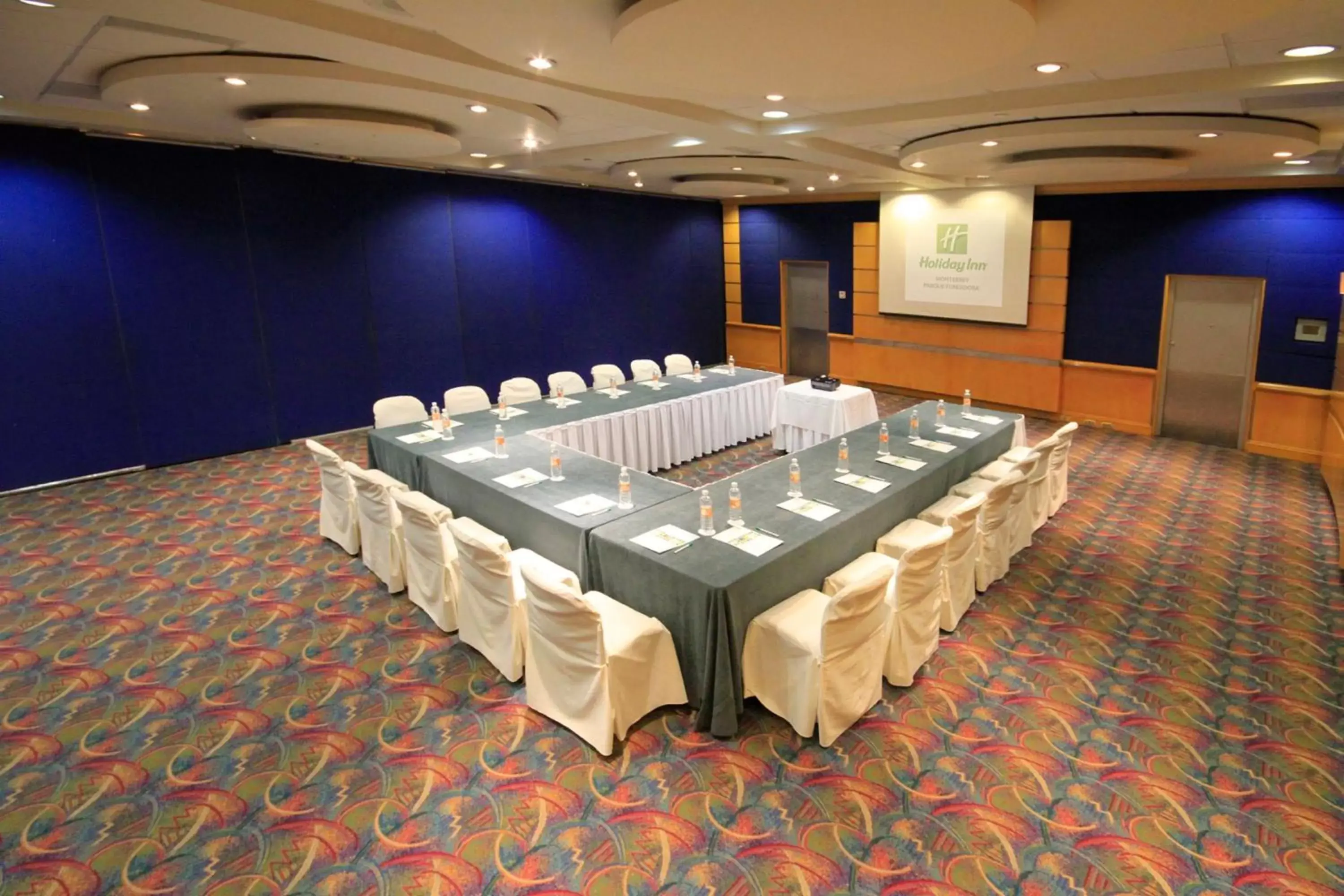 Meeting/conference room in Holiday Inn Monterrey-Parque Fundidora, an IHG Hotel