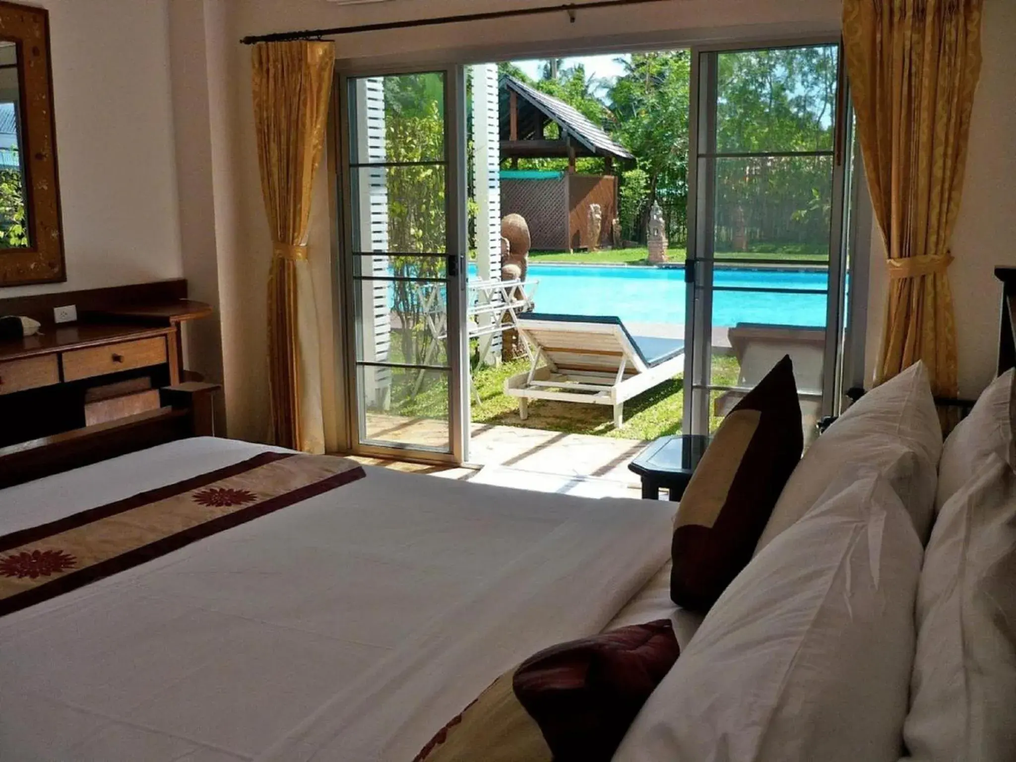 Pool view, Bed in Rajapruek Samui Resort - SHA Plus Pool view, Bed in Rajapruek Samui Resort - SHA Plus