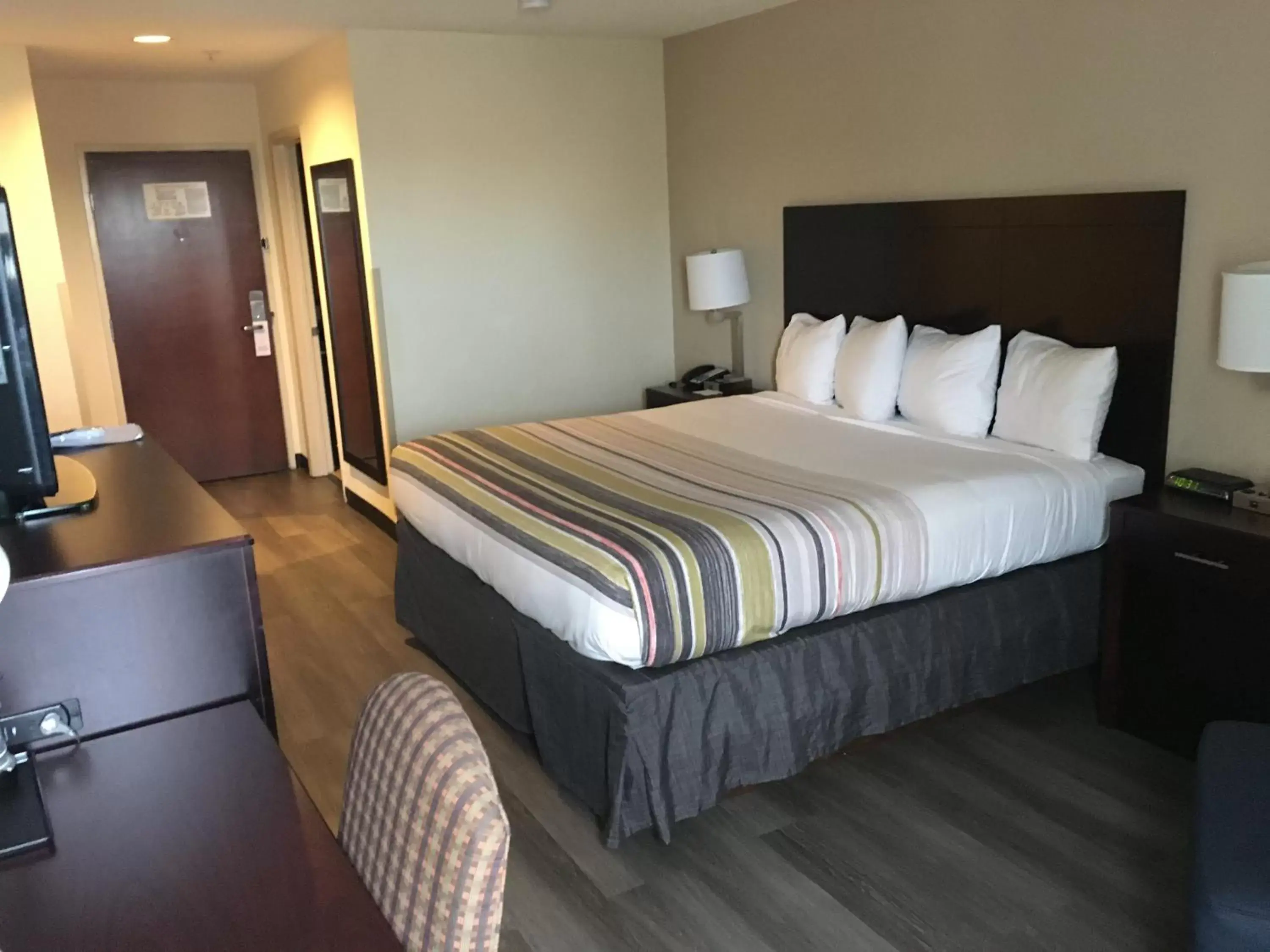 Bed in Spring Lake Inn & Suites - Fayetteville