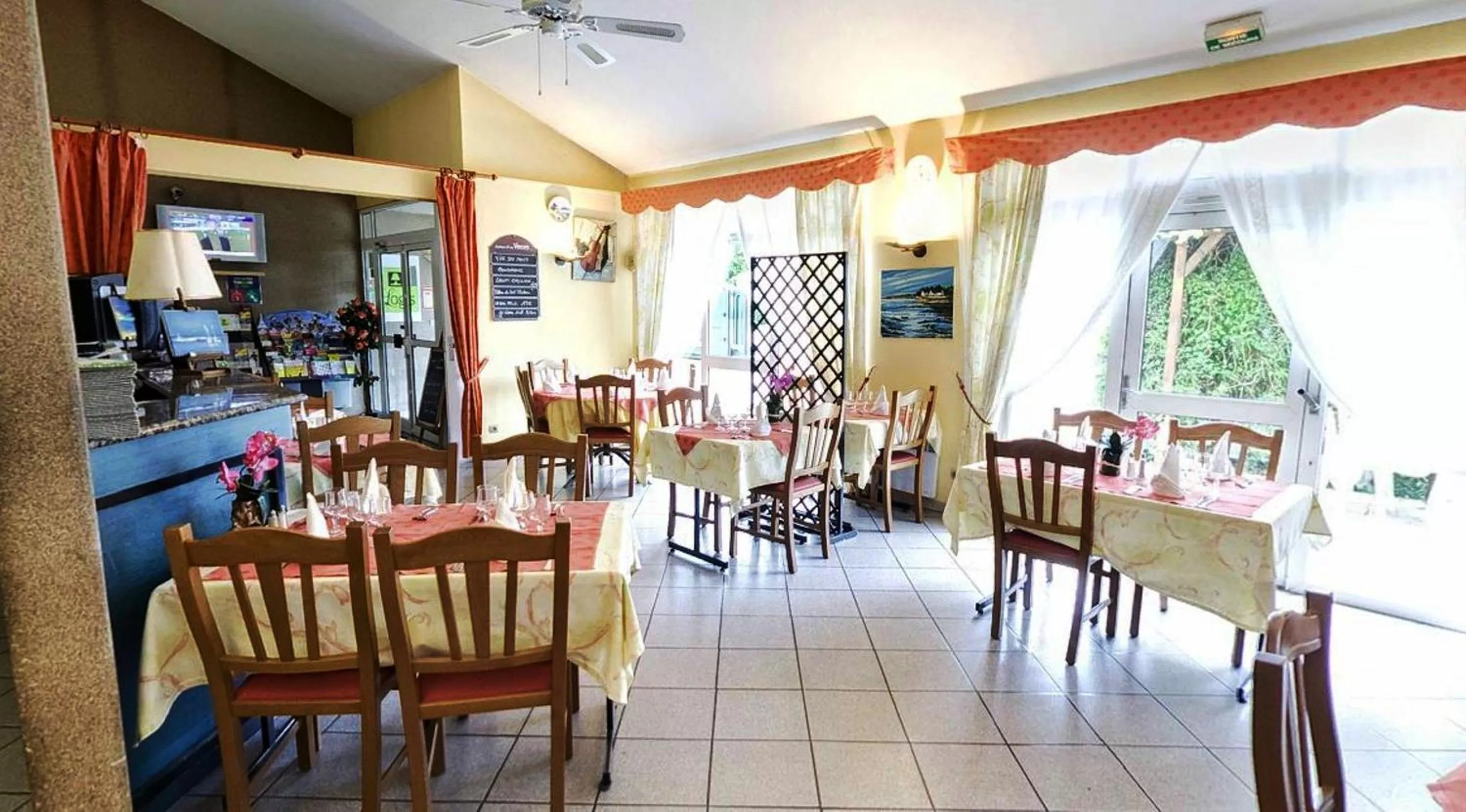 Restaurant/places to eat in Logis Hôtel - Le Relais du Parisis