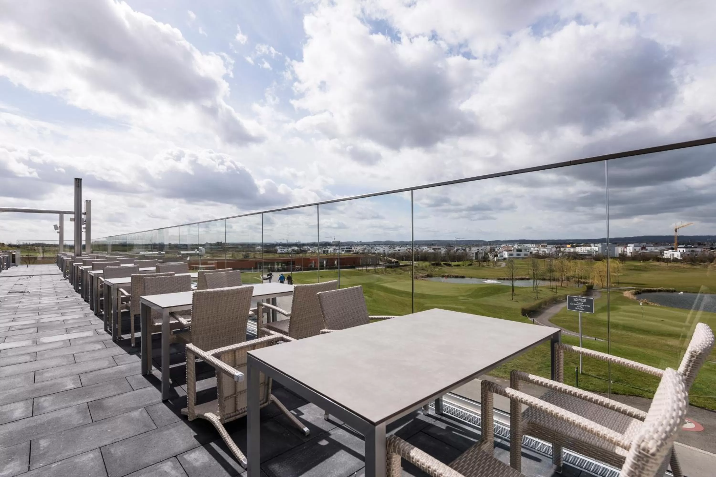 Restaurant/places to eat in Hotel TheGreen