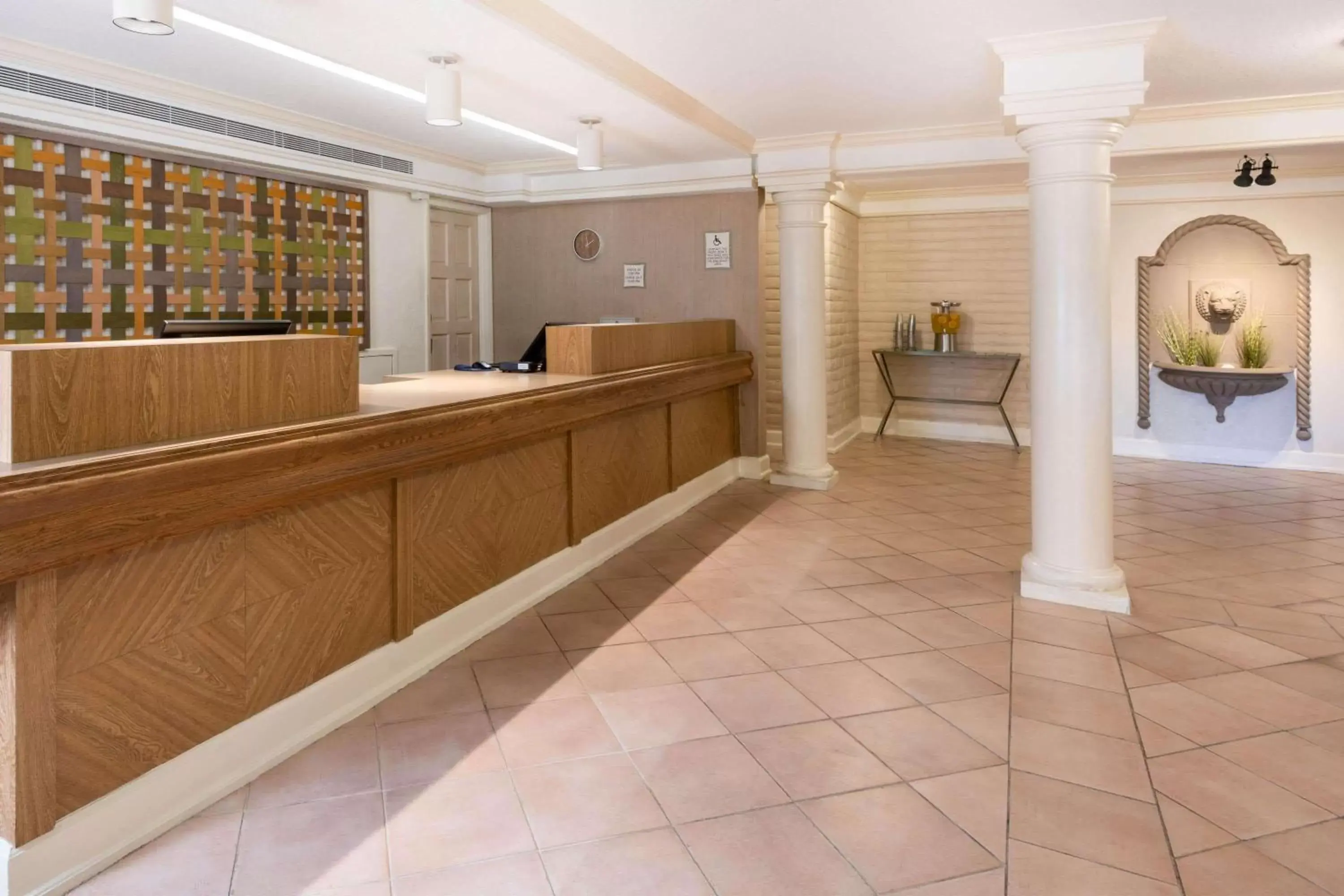 Lobby or reception in La Quinta East Deerfield Beach - Boca Raton Lobby or reception in La Quinta East Deerfield Beach - Boca Raton