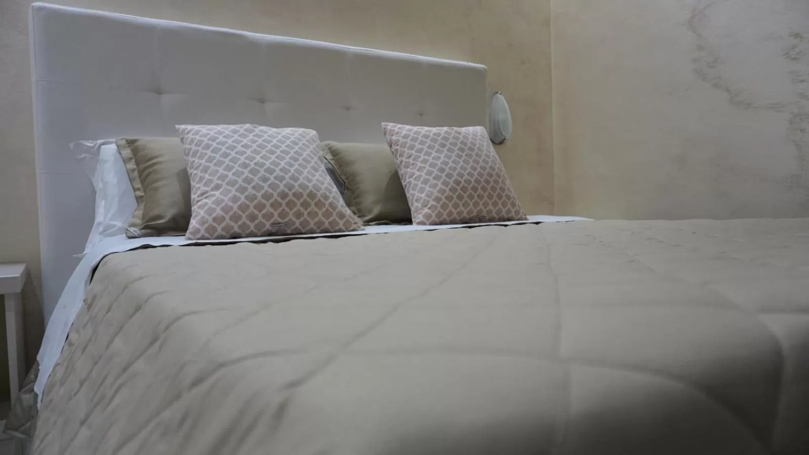 Bed in Hotel Riva Del Sole