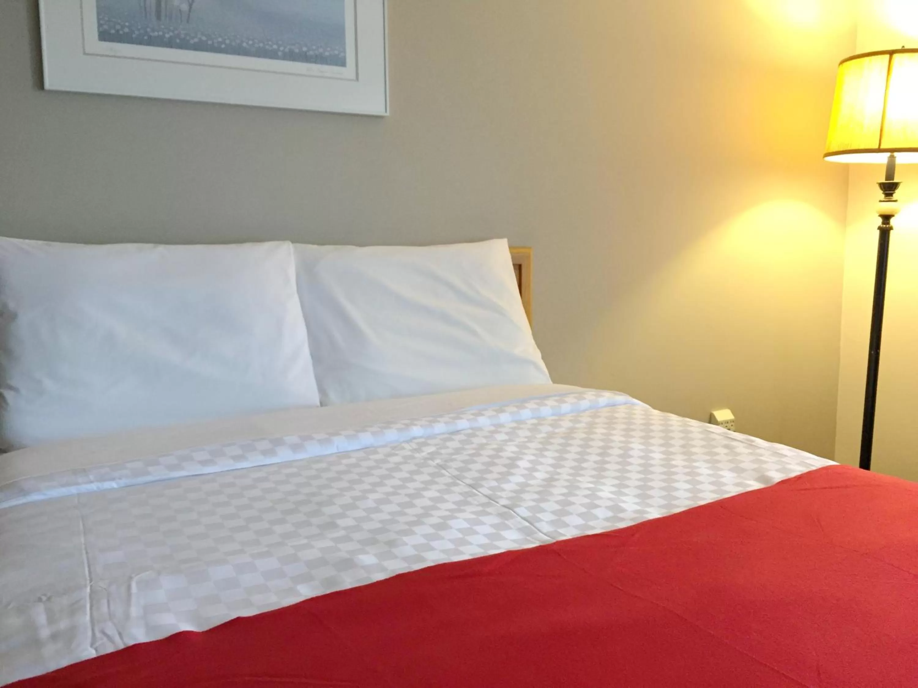 Bed in Auberge du Grand Lac