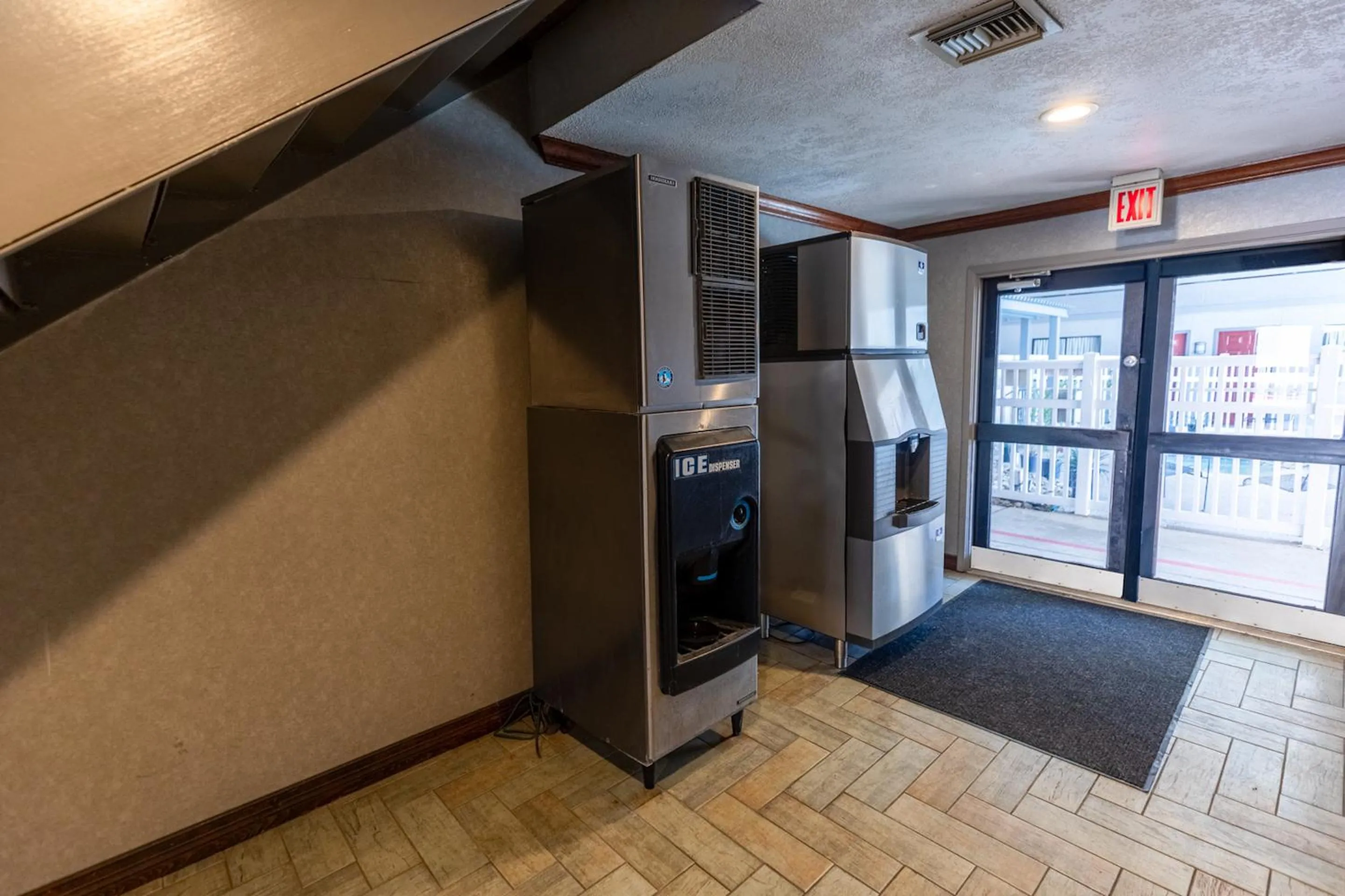 Property building in Red Roof Inn & Suites Irving - DFW Airport South