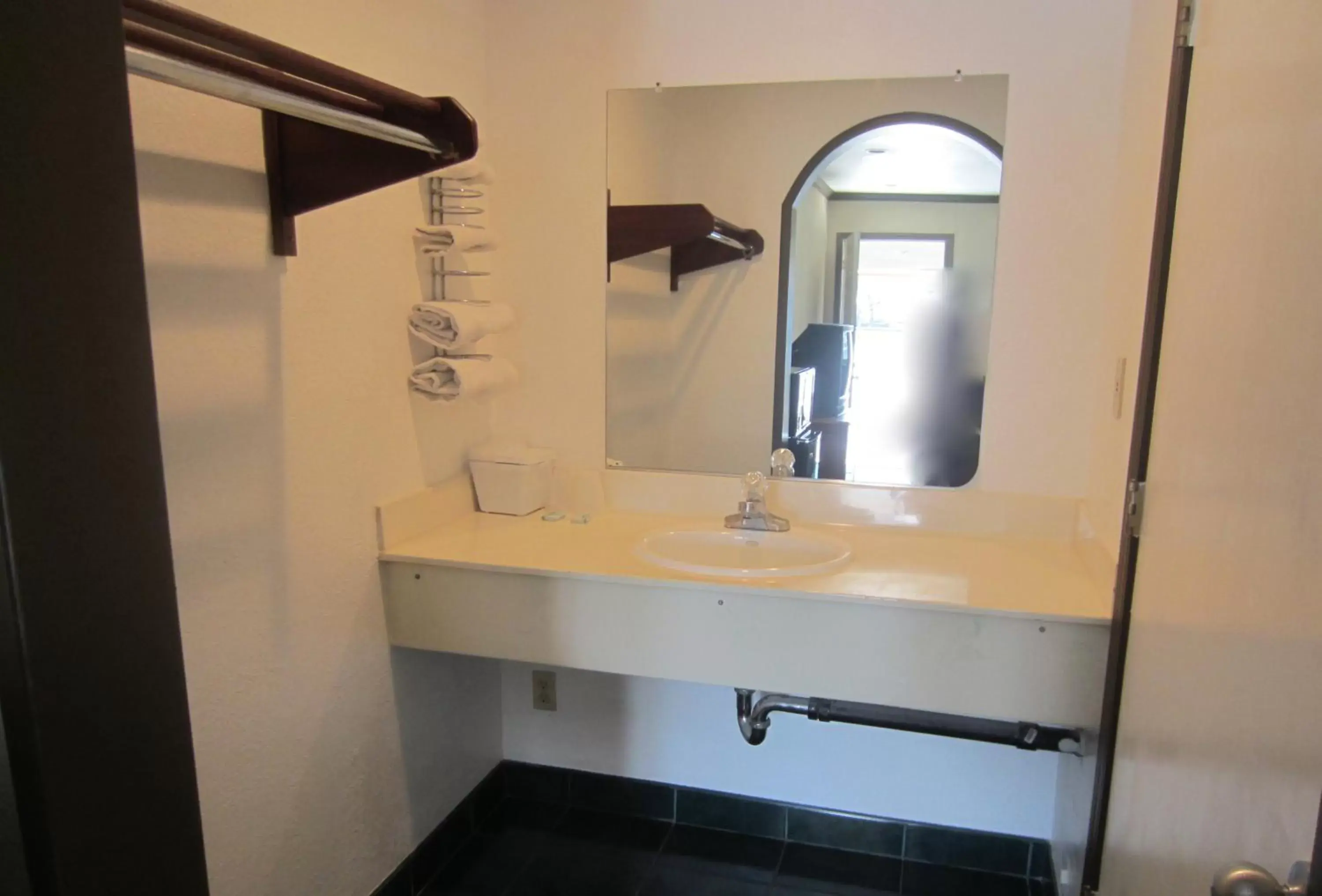 Bathroom in Deluxe Inn Redwood City