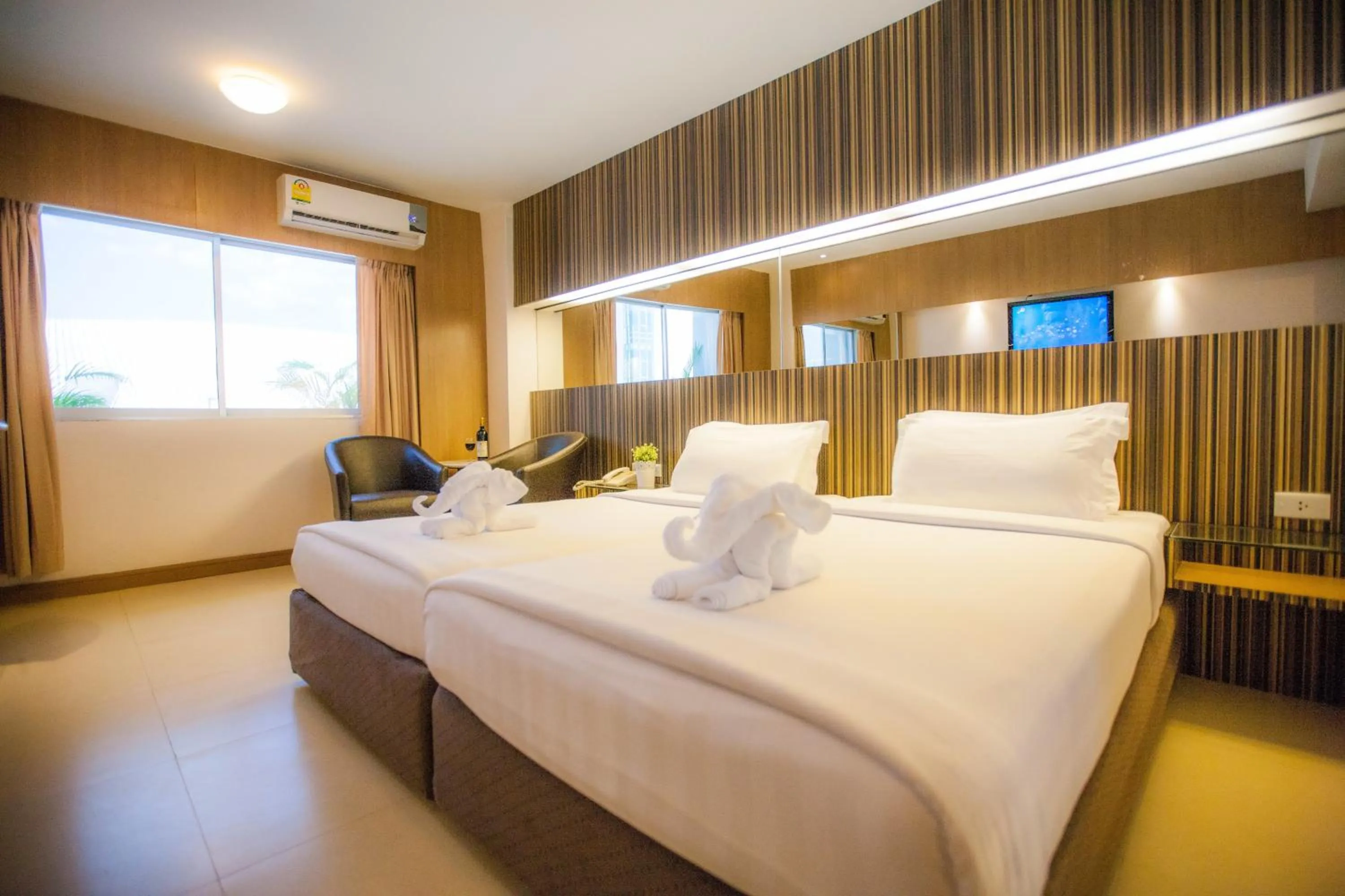 Photo of the whole room, Bed in Golden City Rayong Hotel
