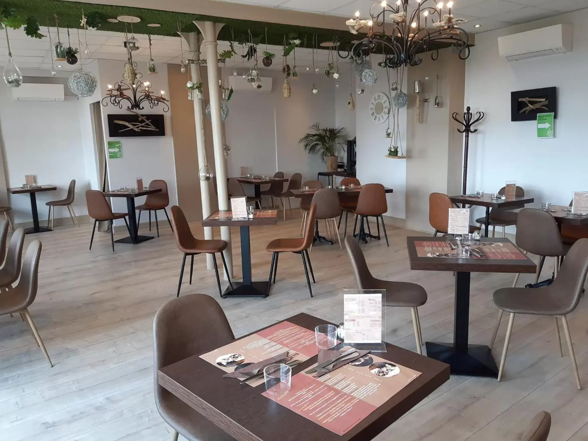 Restaurant/Places to Eat in Logis Hôtel La Bastide des Oliviers