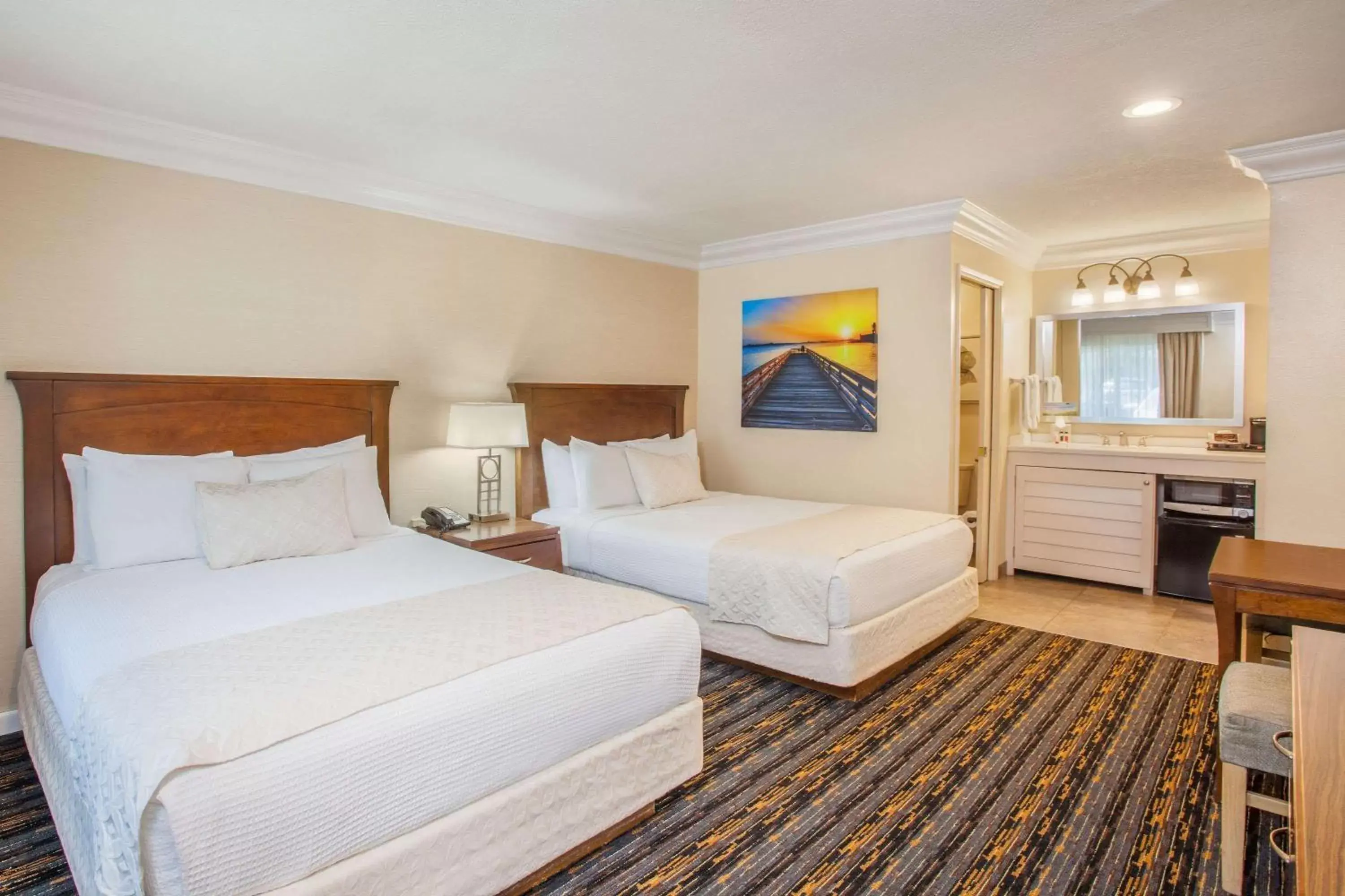 Photo of the whole room, Bed in Days Inn by Wyndham San Diego Hotel Circle