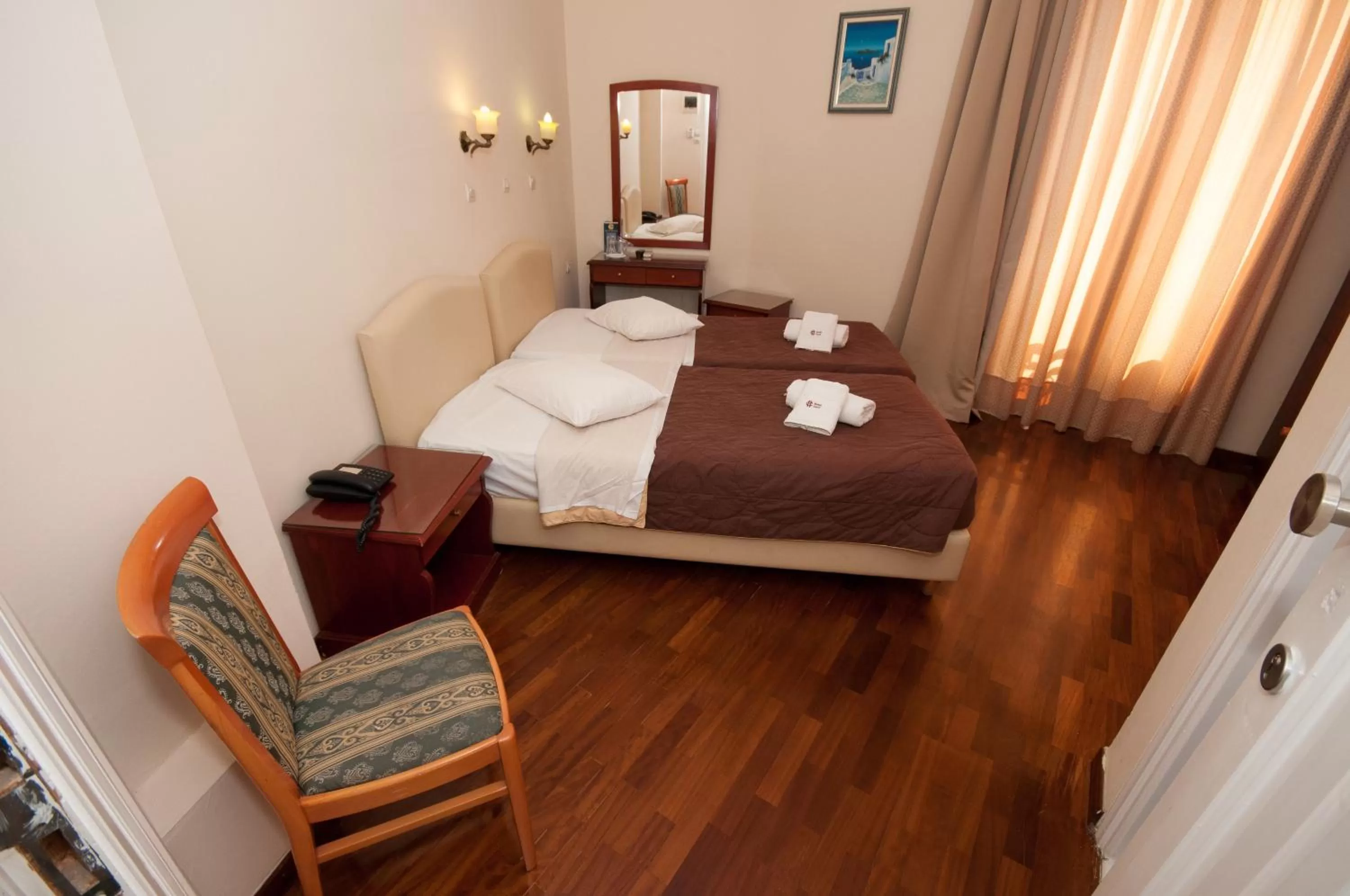 Photo of the whole room, Bed in Cecil Hotel