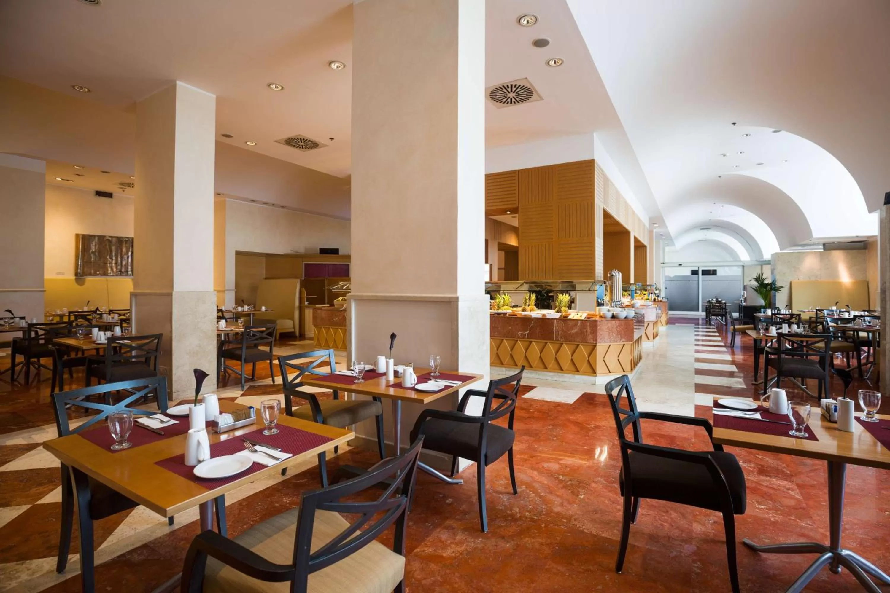 Restaurant/places to eat in Hilton Rome Airport