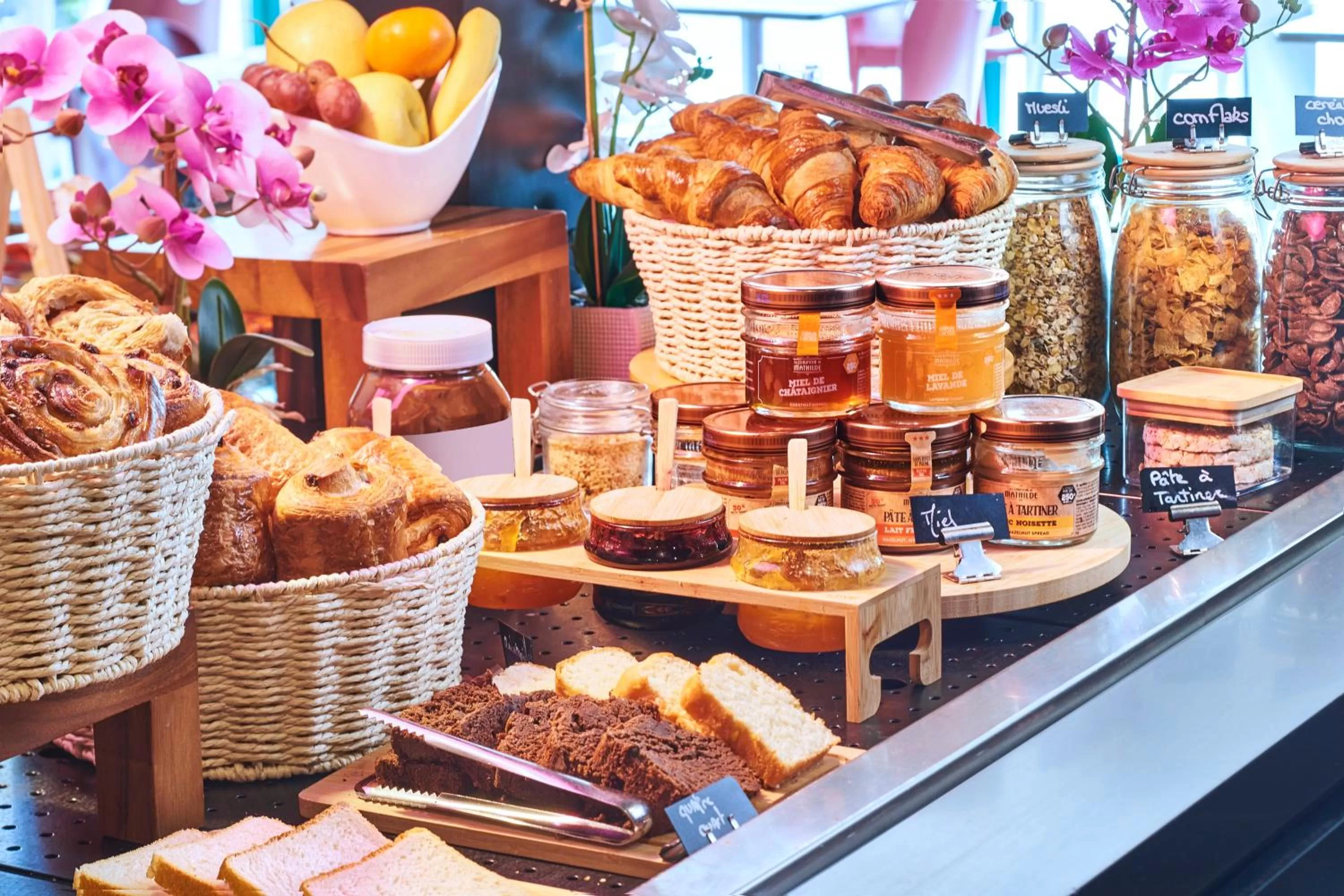 Breakfast in Sure Hotel by Best Western Valence Nord