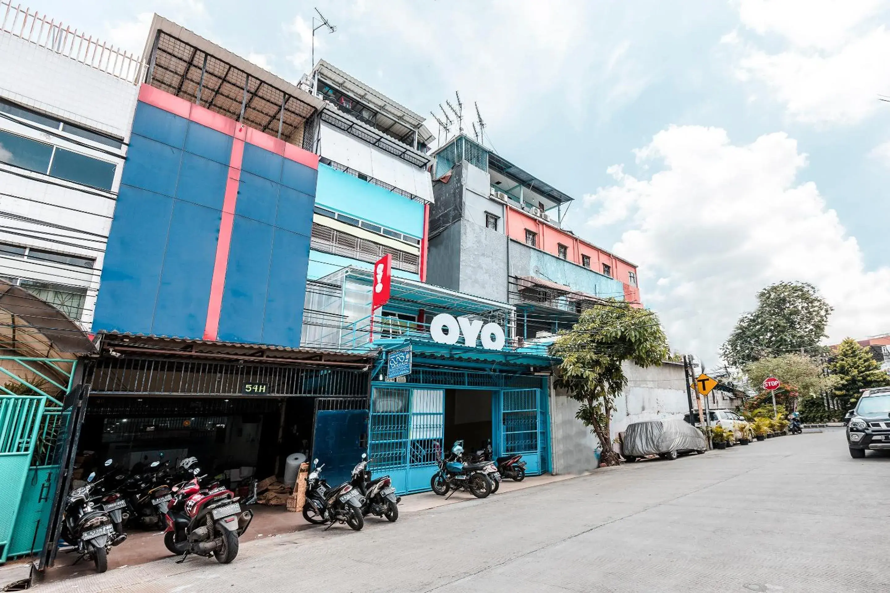 Facade/entrance, Property Building in OYO 478 Balcon Biru