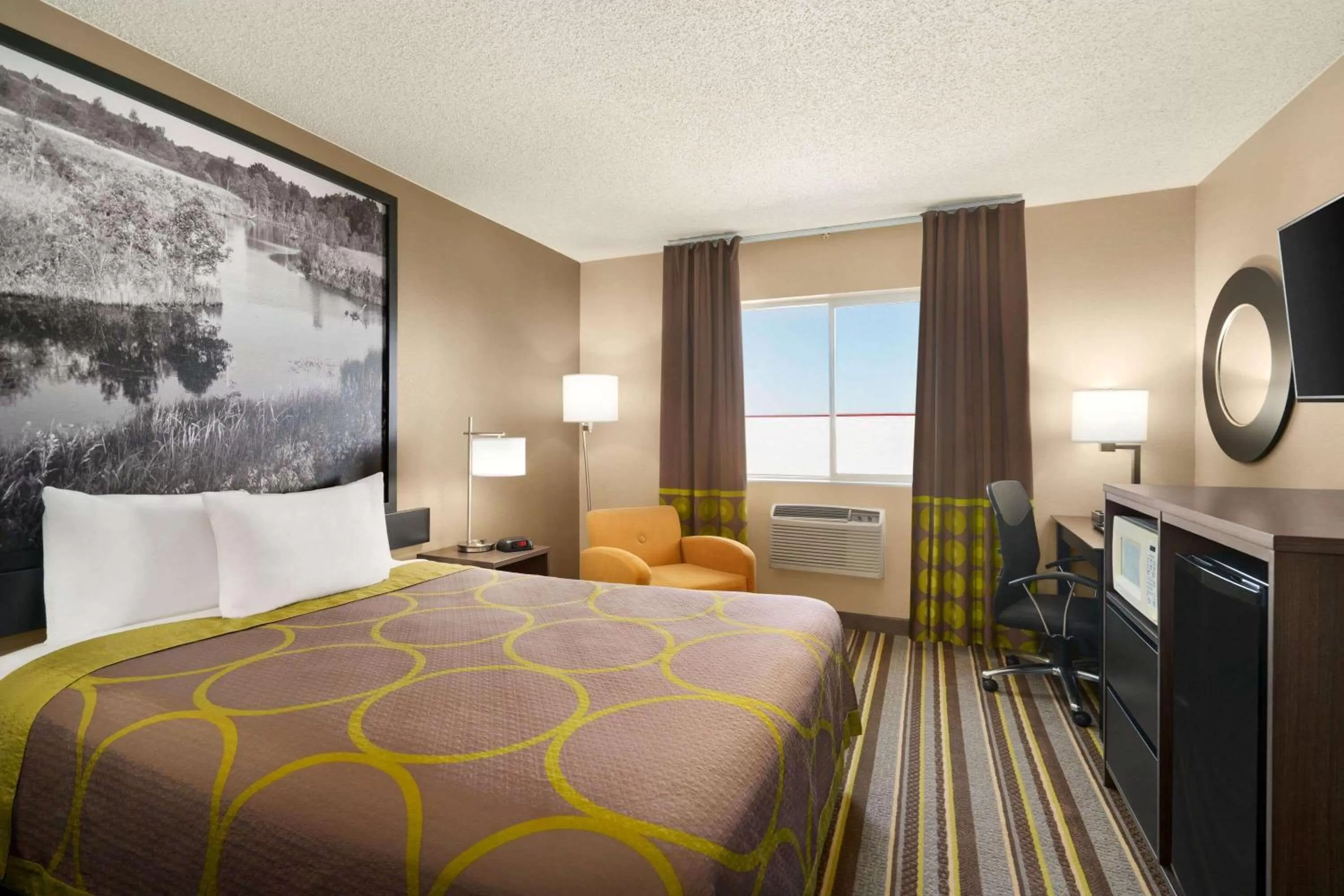 Photo of the whole room, Bed in Super 8 by Wyndham Liberal KS