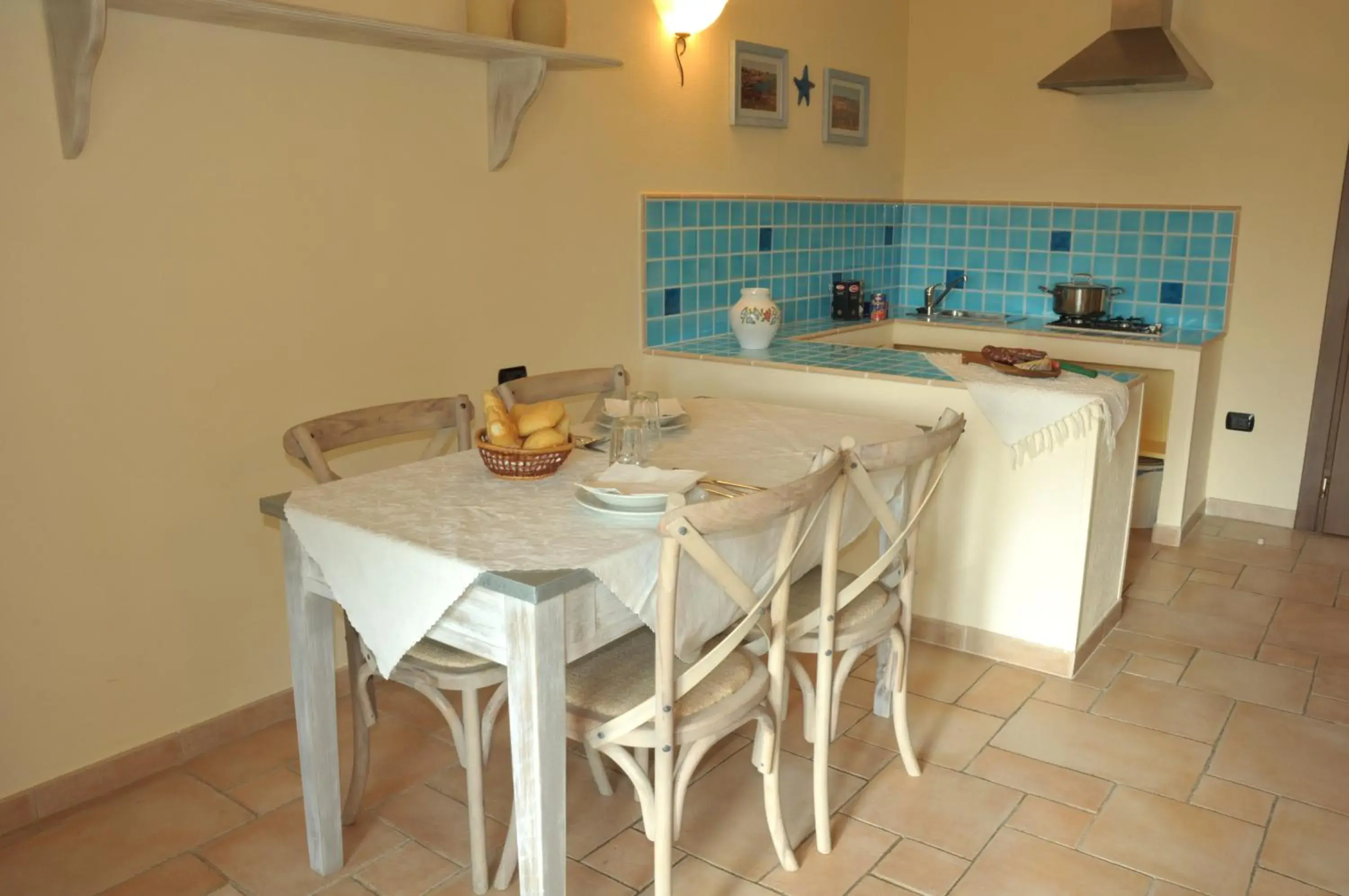 Kitchen or kitchenette, Dining Area in Hotel Villa Del Parco