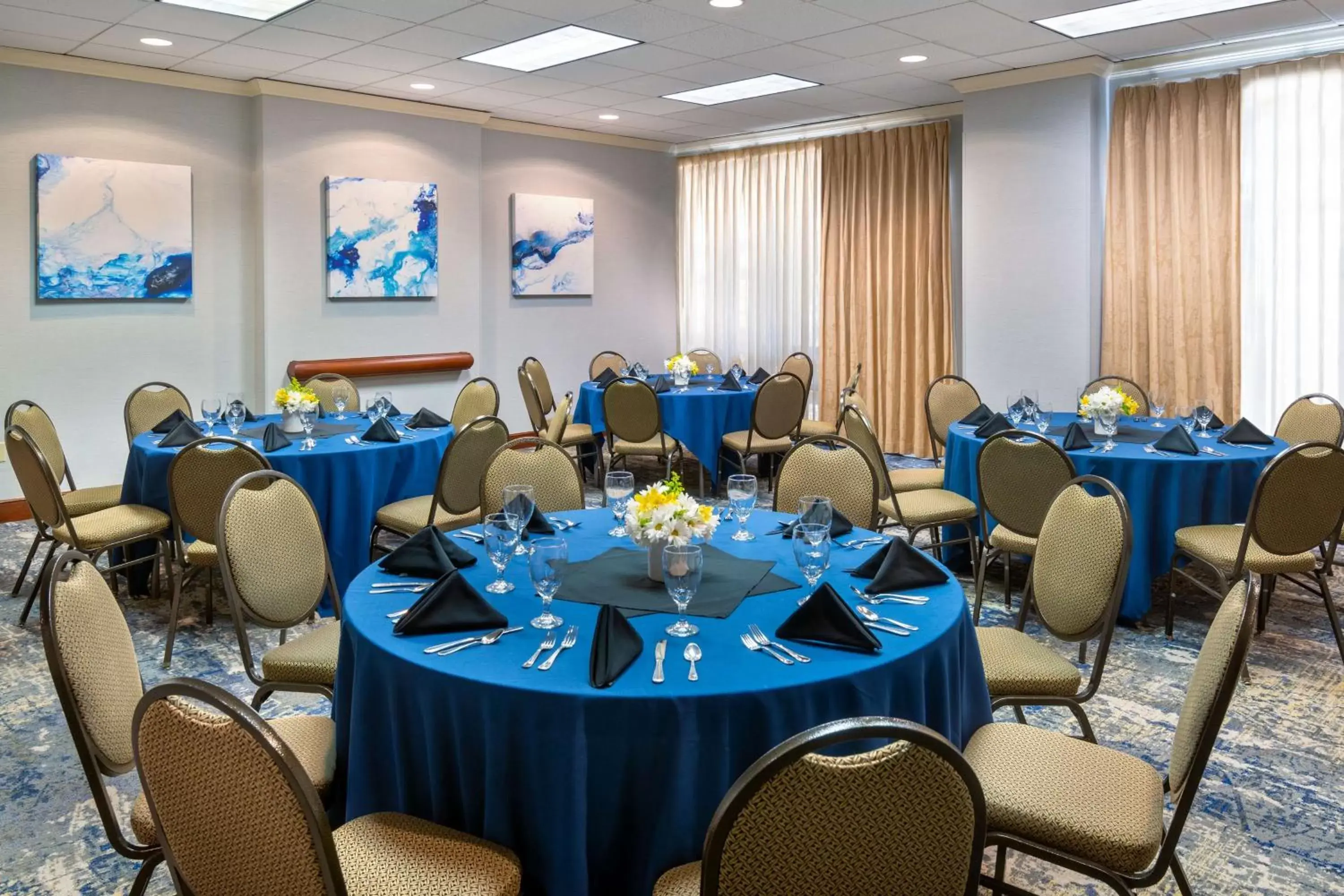 Meeting/conference room, Restaurant/Places to Eat in Hampton Inn & Suites Country Club Plaza