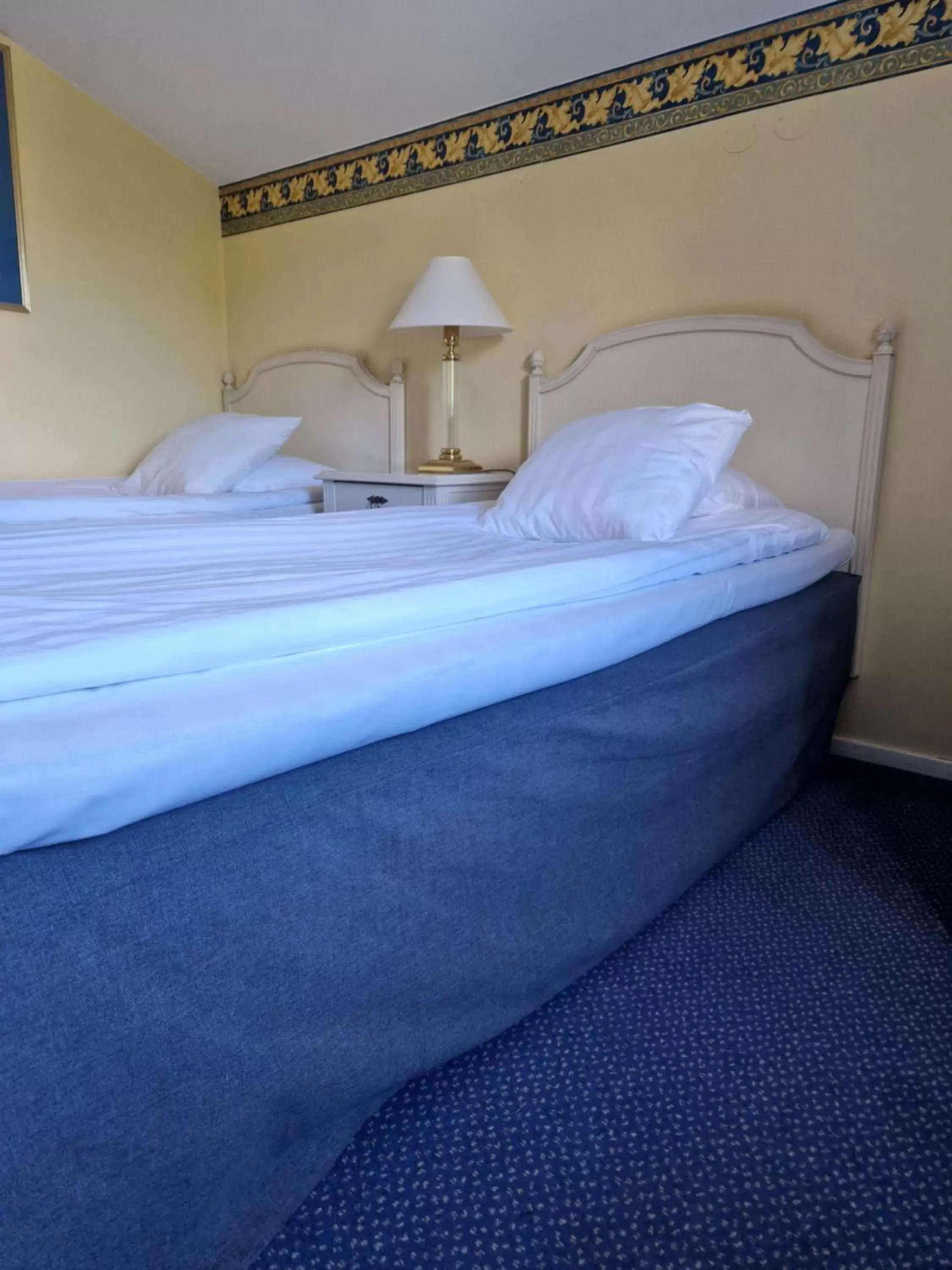 Property building, Bed in Best Western Motala Stadshotell