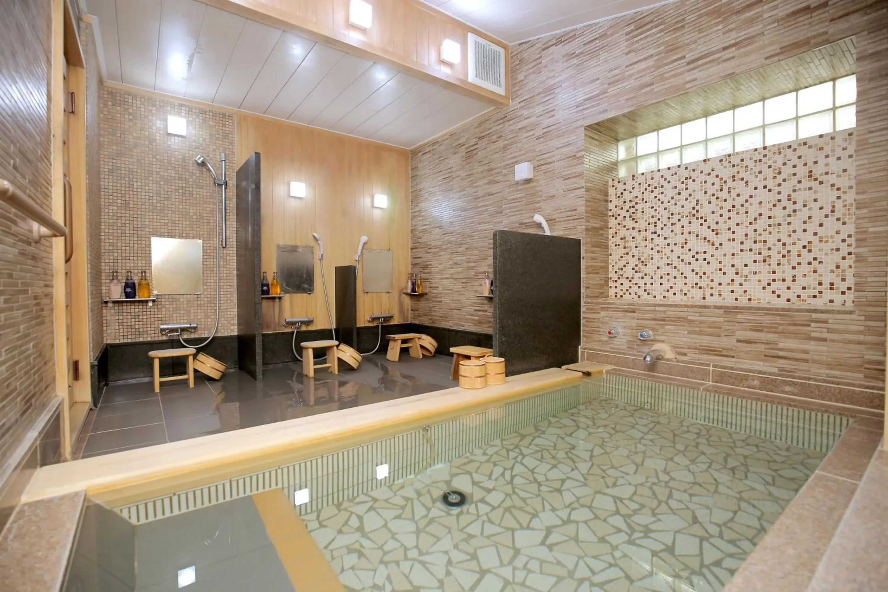 Bathroom, Swimming Pool in Ryori Ryokan Tsurugata Hotel