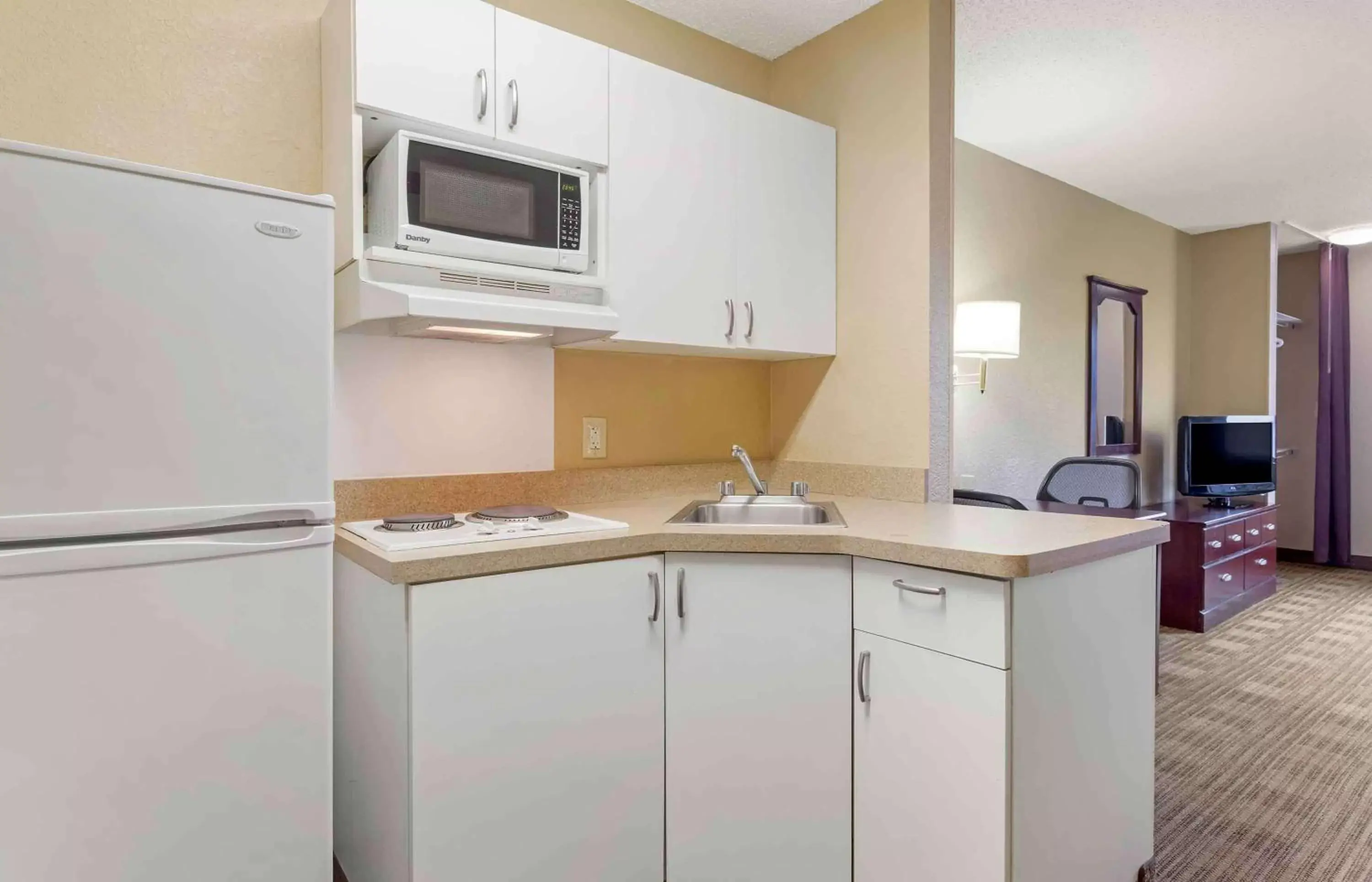 Bedroom, Kitchen/Kitchenette in Extended Stay America Suites - Houston - Galleria - Westheimer