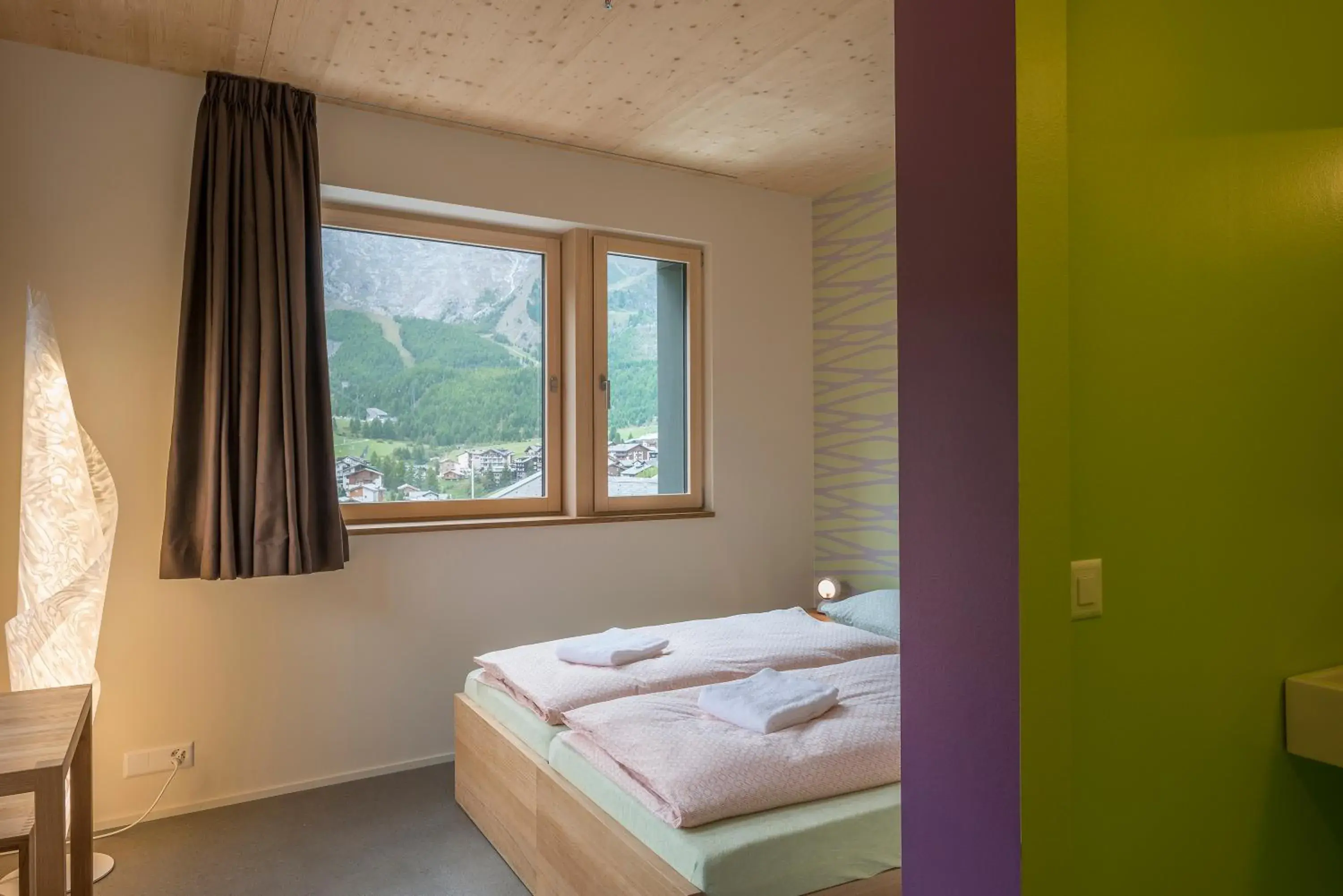 Bed in Saas-Fee wellnesshostel4000 Bed in Saas-Fee wellnesshostel4000