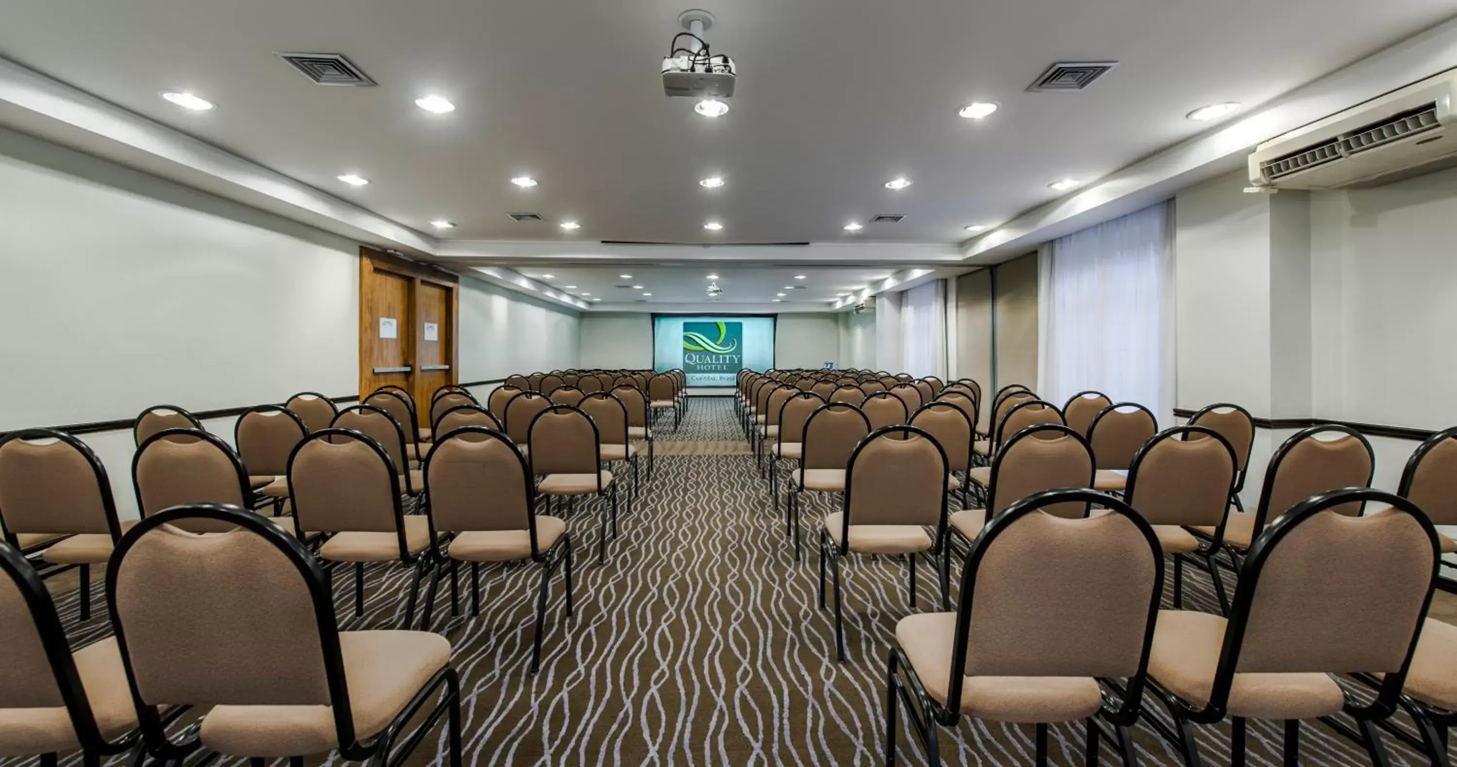 Meeting/conference room in Quality Hotel Curitiba