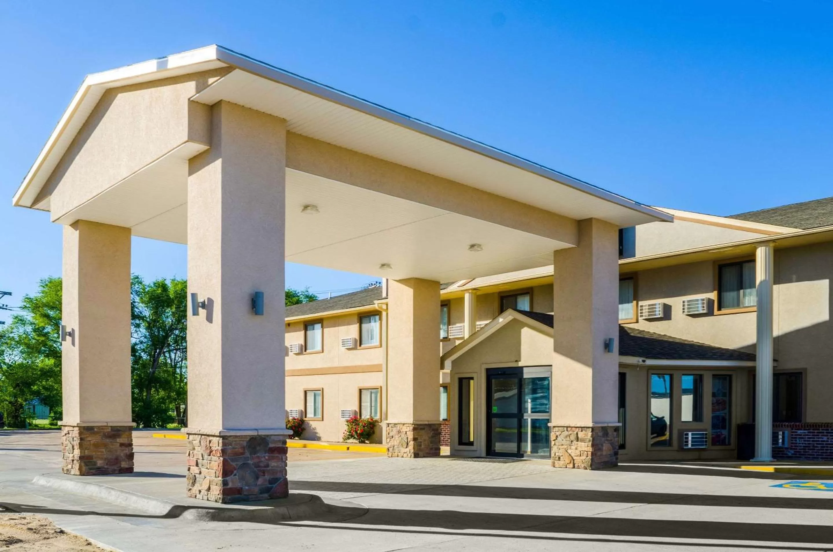 Property building in Quality Inn Great Bend
