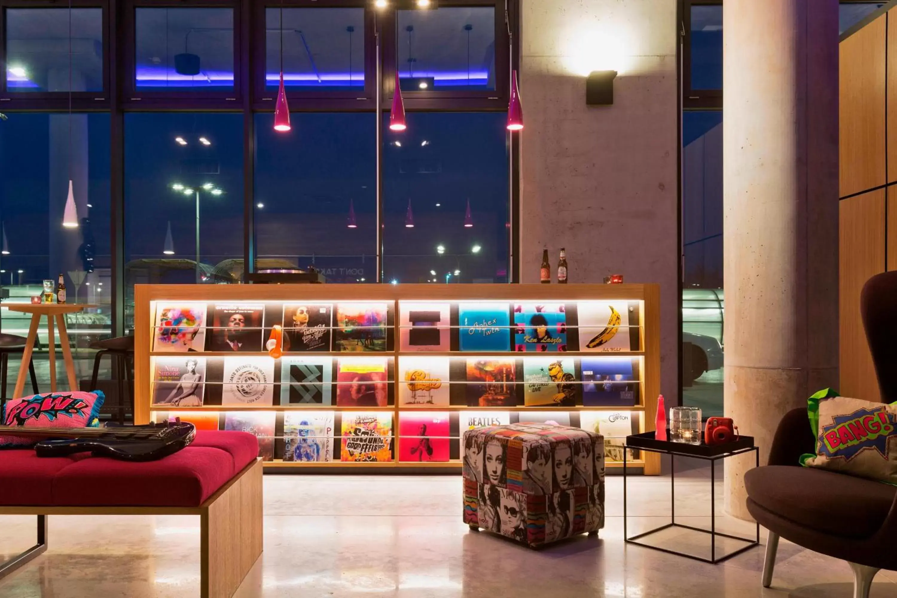 Bedroom, Lobby/Reception in MOXY Vienna Airport