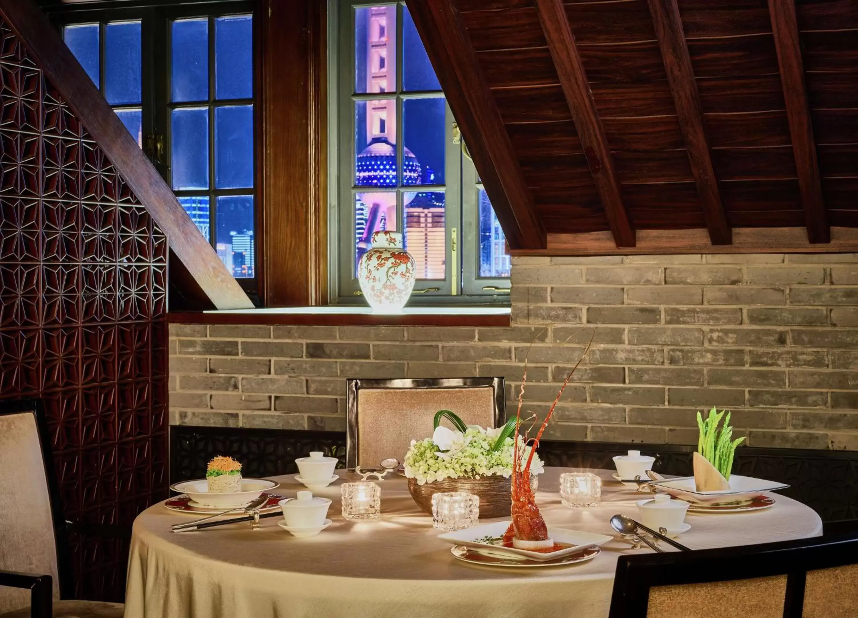 Restaurant/Places to Eat in Waldorf Astoria Shanghai on the Bund