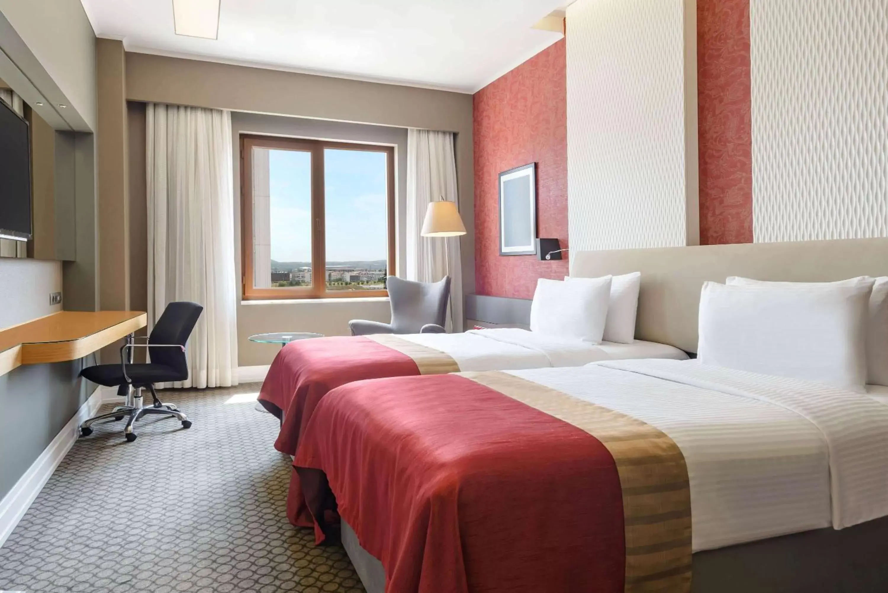 Photo of the whole room, Bed in Ramada Plaza by Wyndham Eskisehir