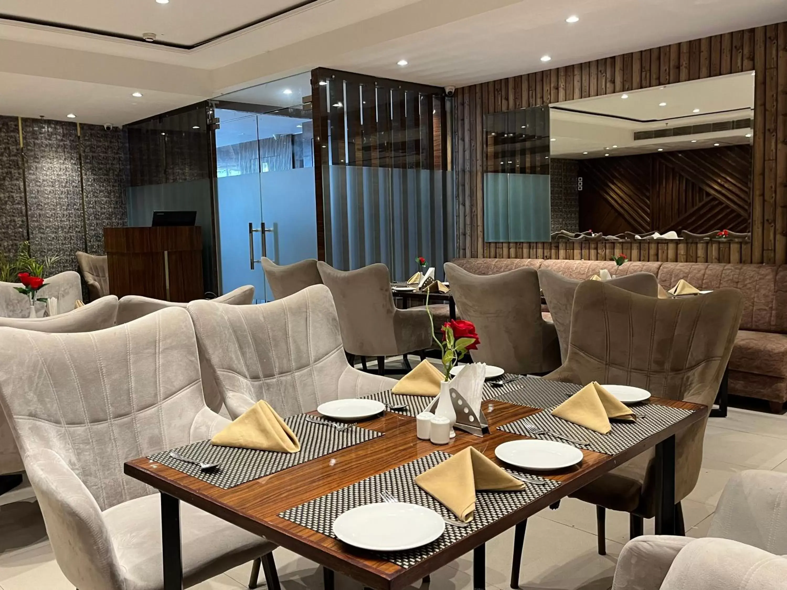 Restaurant/places to eat in RRV Hotel Restaurant/places to eat in RRV Hotel