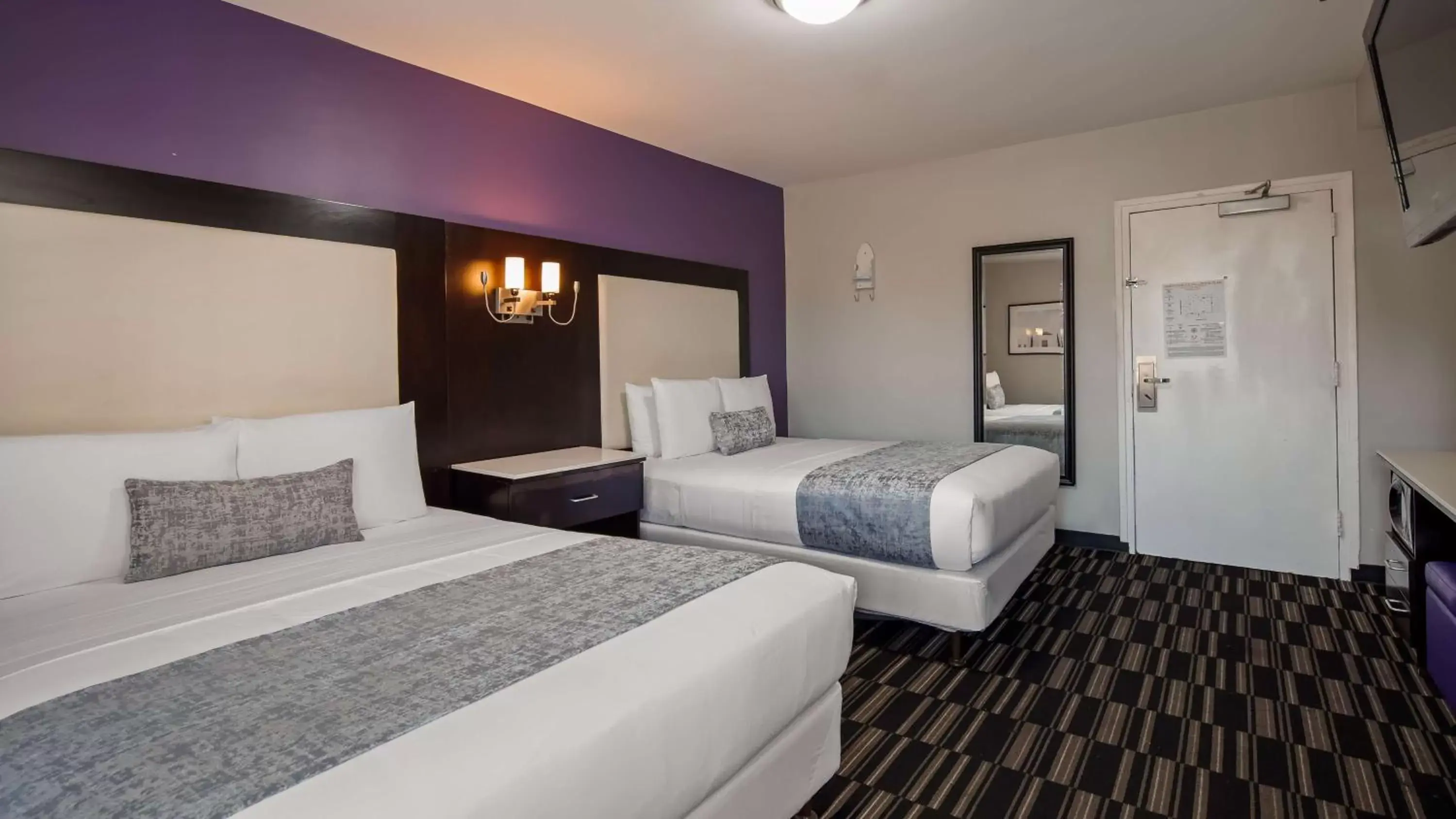 Photo of the whole room, Bed in SureStay Hotel by Best Western Beverly Hills West LA