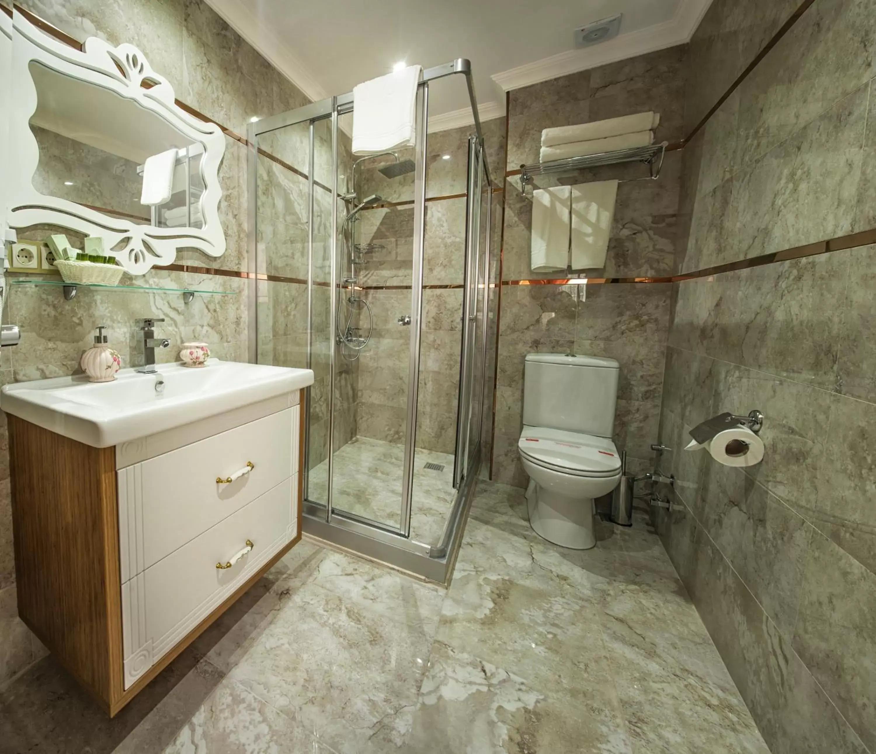 Bathroom in Miran Hotel