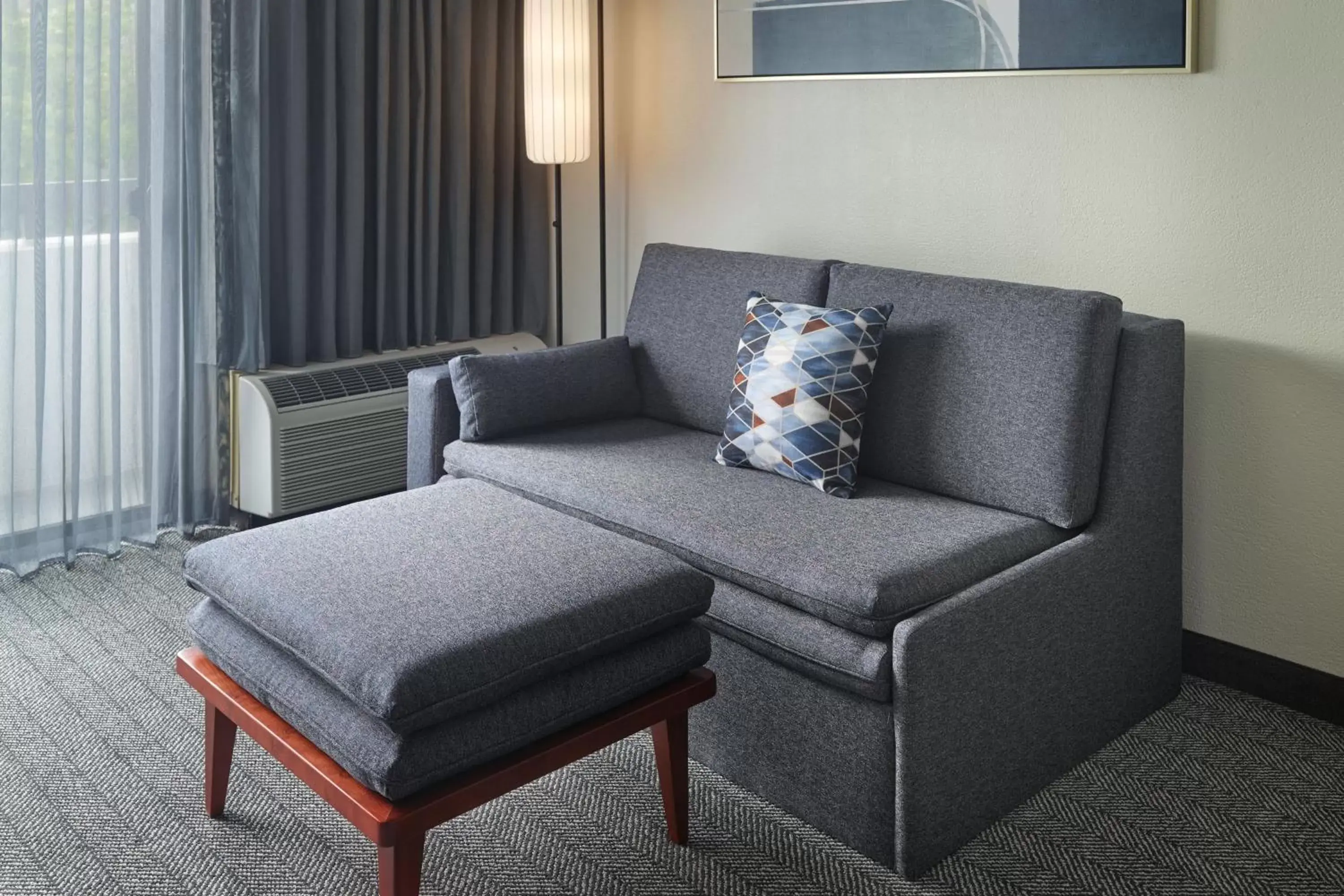 Photo of the whole room, Seating Area in Courtyard by Marriott Atlanta Executive Park/Emory