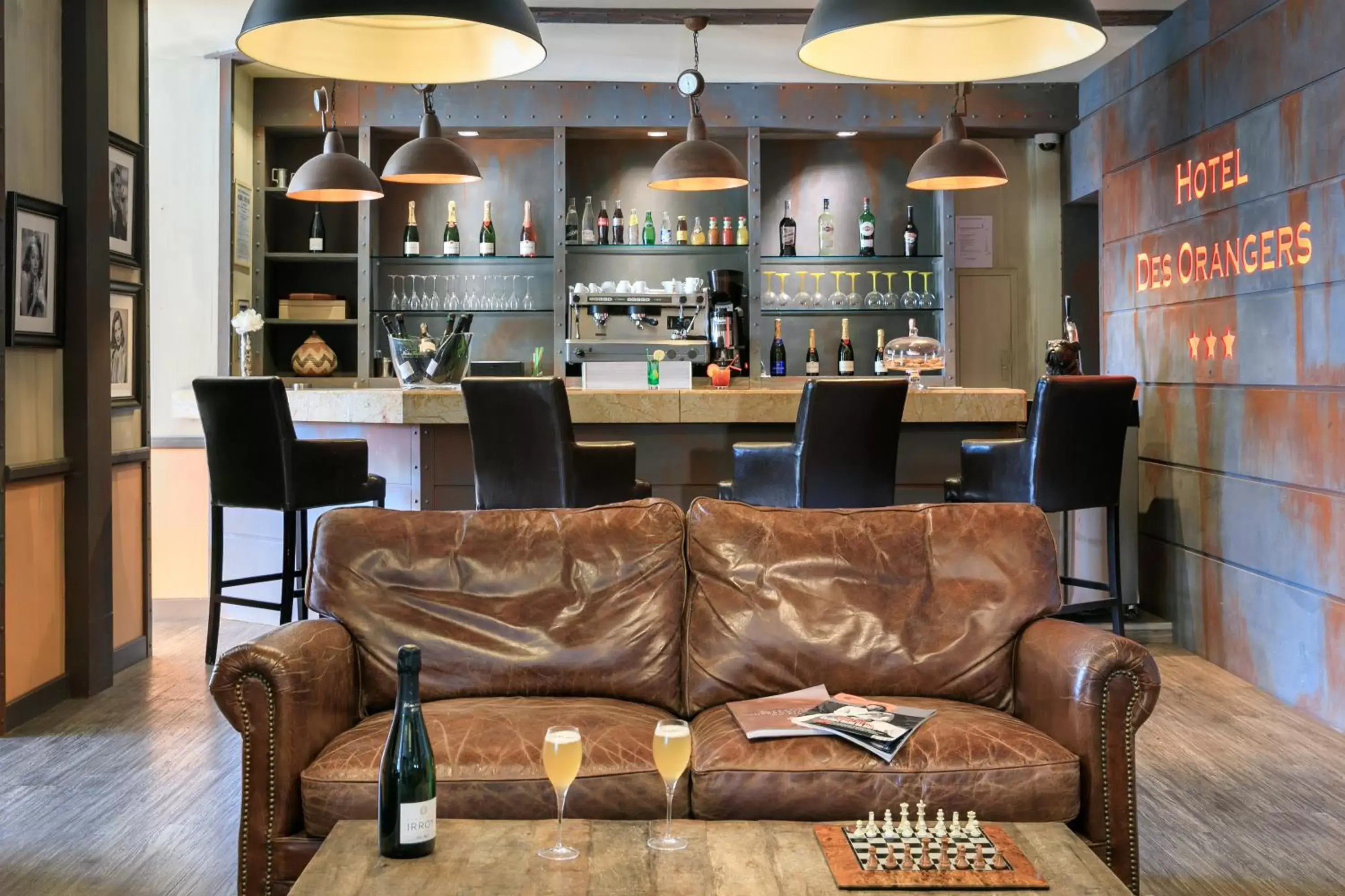 Lounge or bar, Lounge/Bar in The Originals Boutique, Hôtel des Orangers, Cannes (Inter-Hotel)