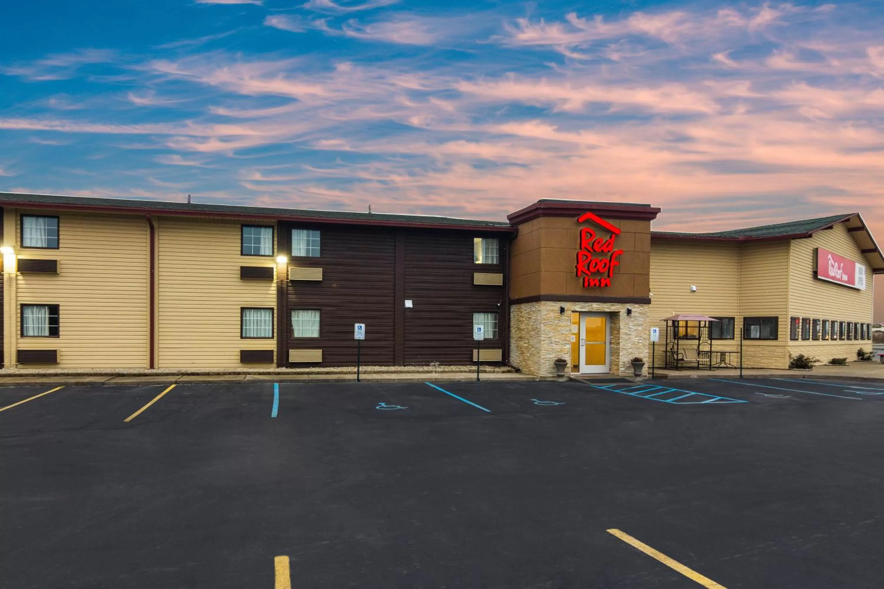 Property building in Red Roof Inn Perrysburg