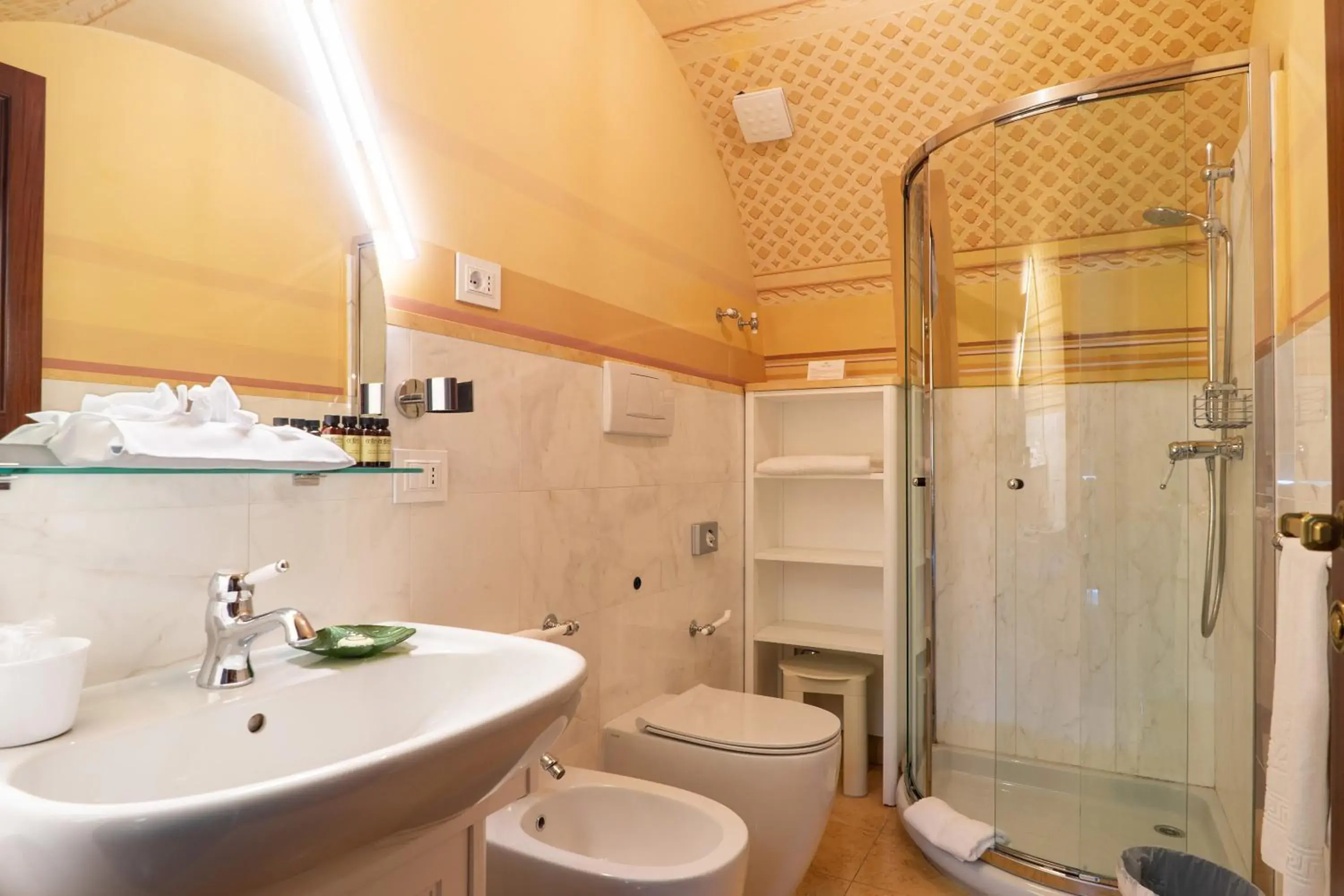Shower, Bathroom in Palazzo del Corso - Boutique Hotel