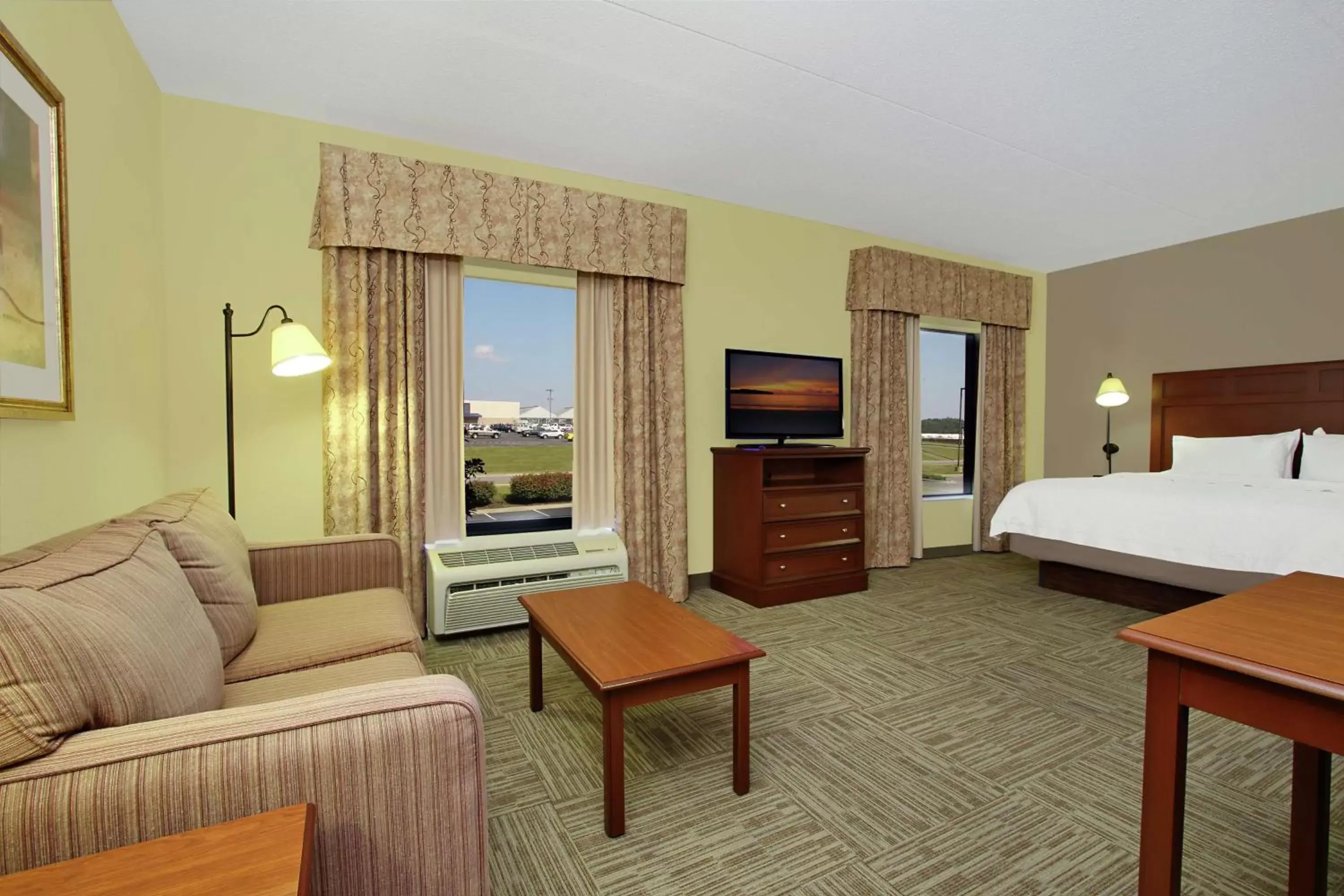 Bedroom, Seating Area in Hampton Inn & Suites Murray