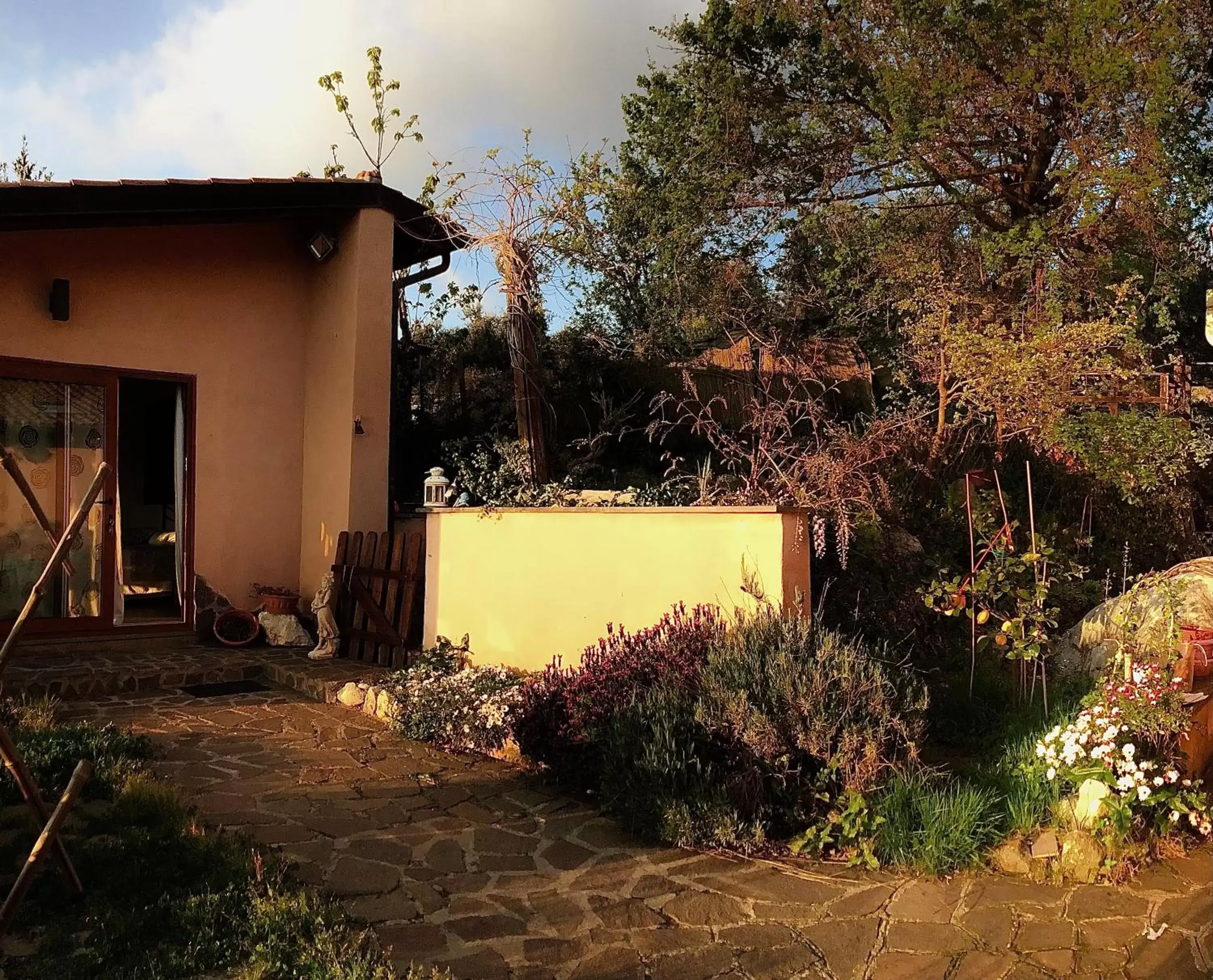 Property building, Garden in B&B A Casa di Silvia