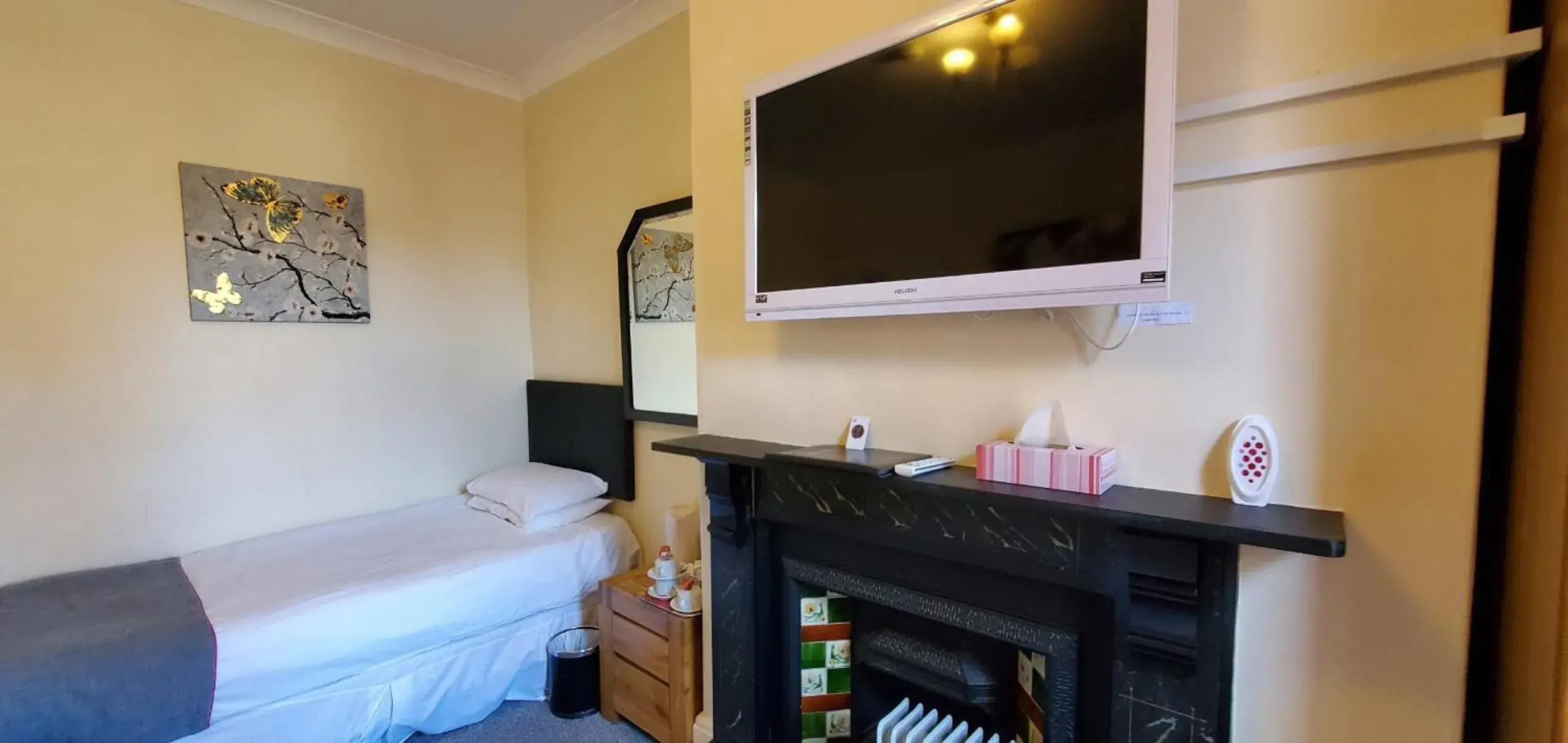 Bedroom, TV/Entertainment Center in Diamonds Guest House