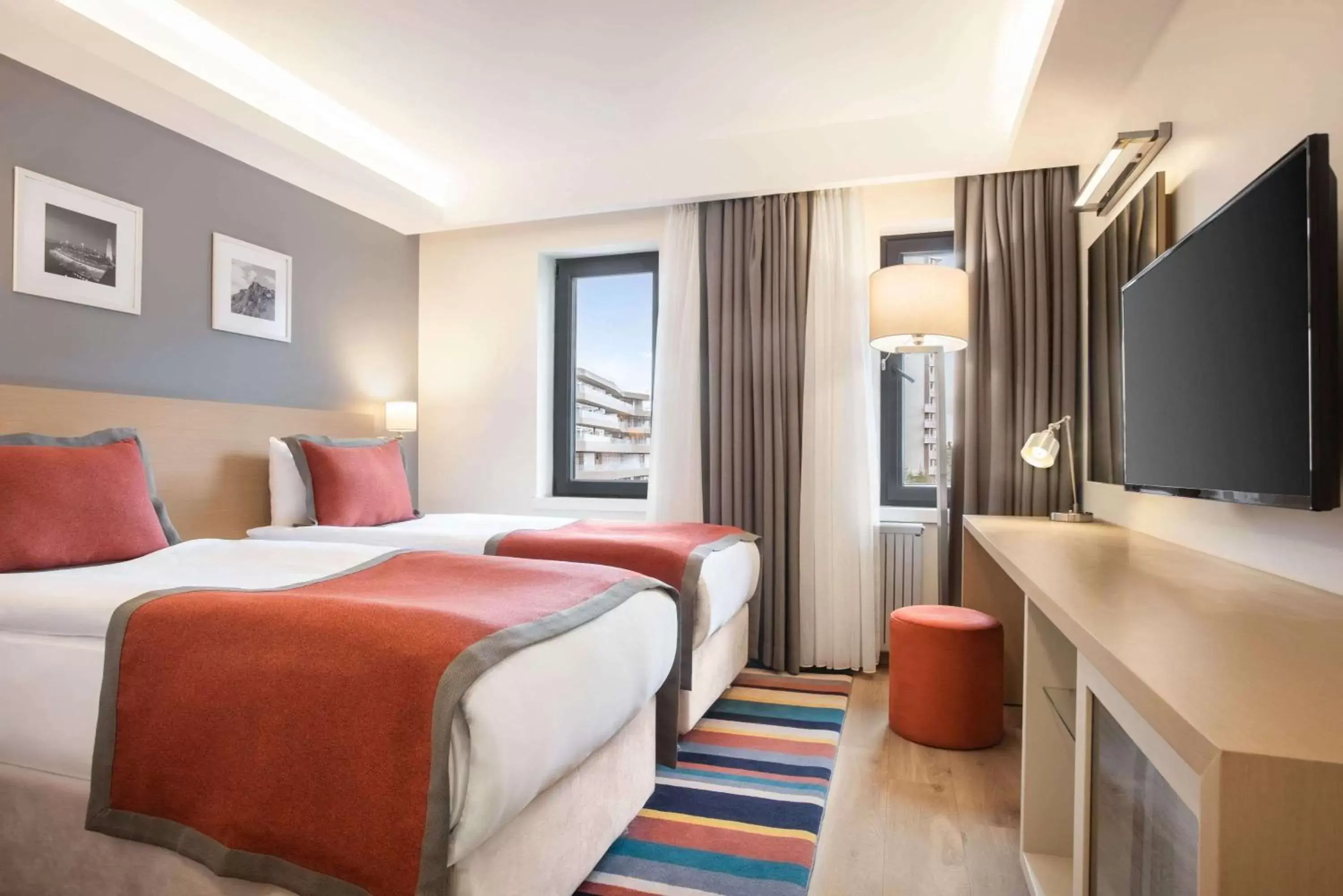 Shower, Bed in TRYP by Wyndham Ankara Oran