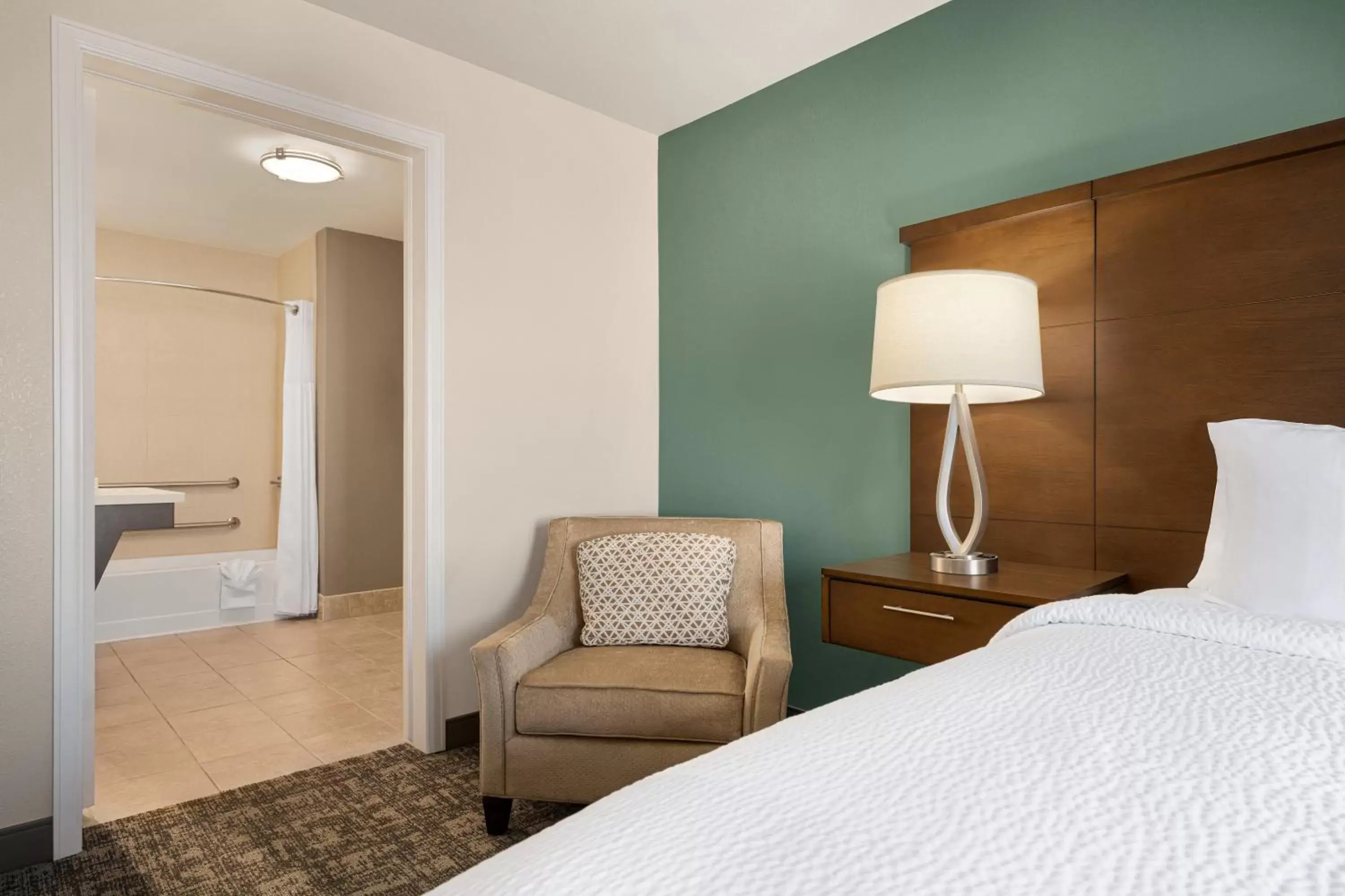 Bathroom, Bed in Staybridge Suites Oklahoma City-Quail Springs, an IHG Hotel