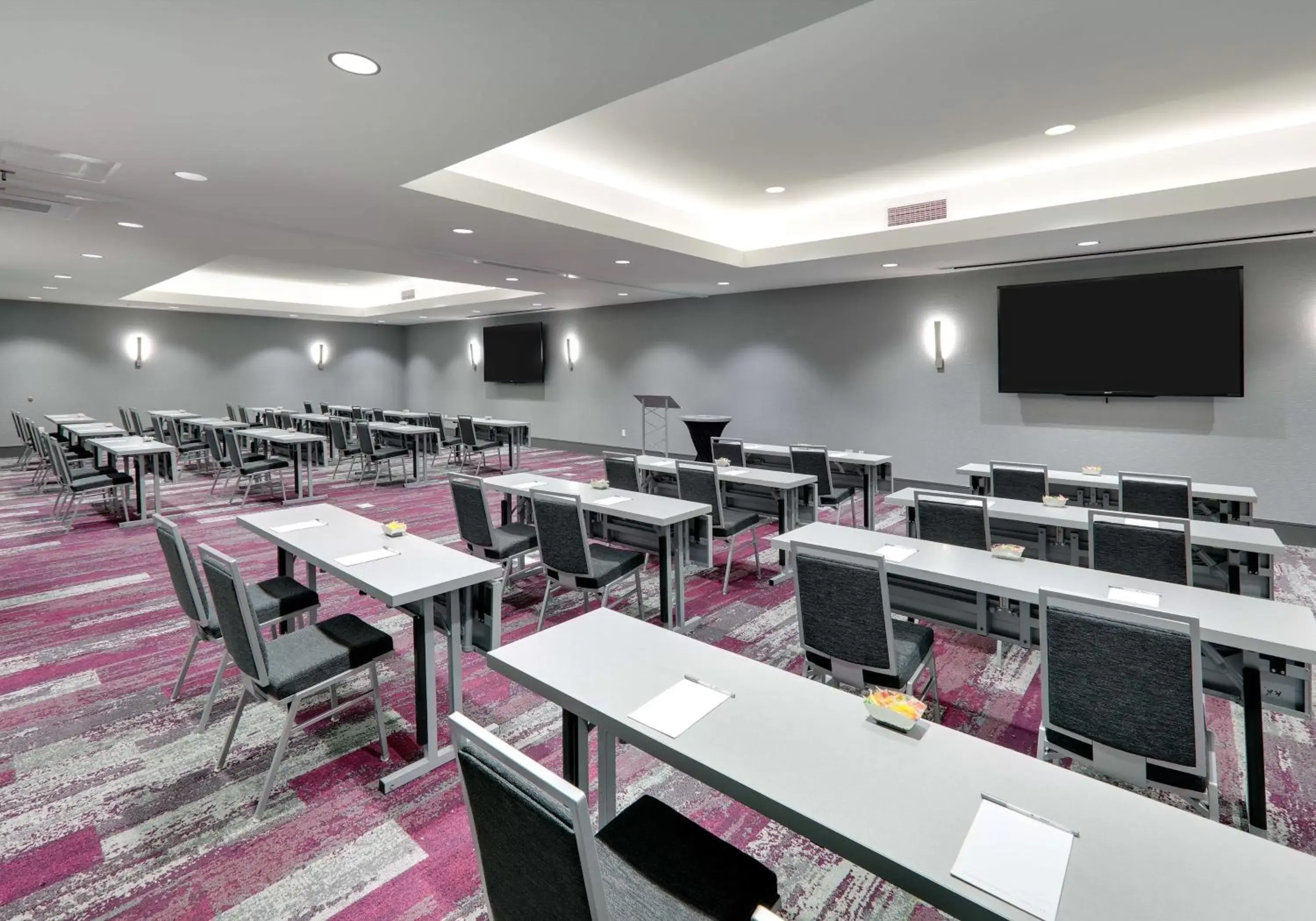 Meeting/conference room, Restaurant/Places to Eat in Hampton Inn by Hilton Irvine Spectrum Lake Forest