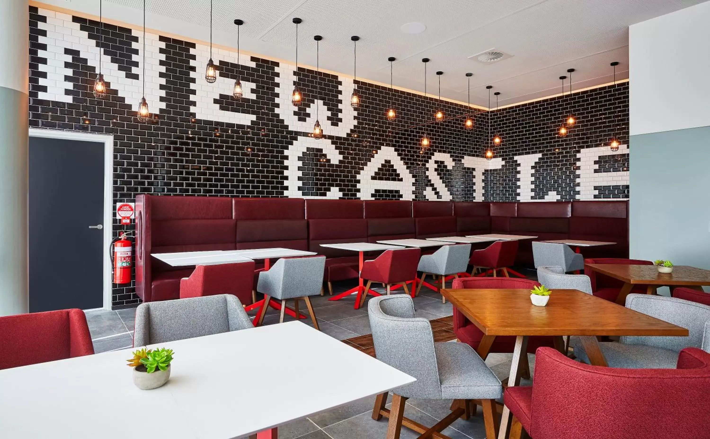 Restaurant/places to eat in Holiday Inn Express Newcastle by IHG Restaurant/places to eat in Holiday Inn Express Newcastle by IHG