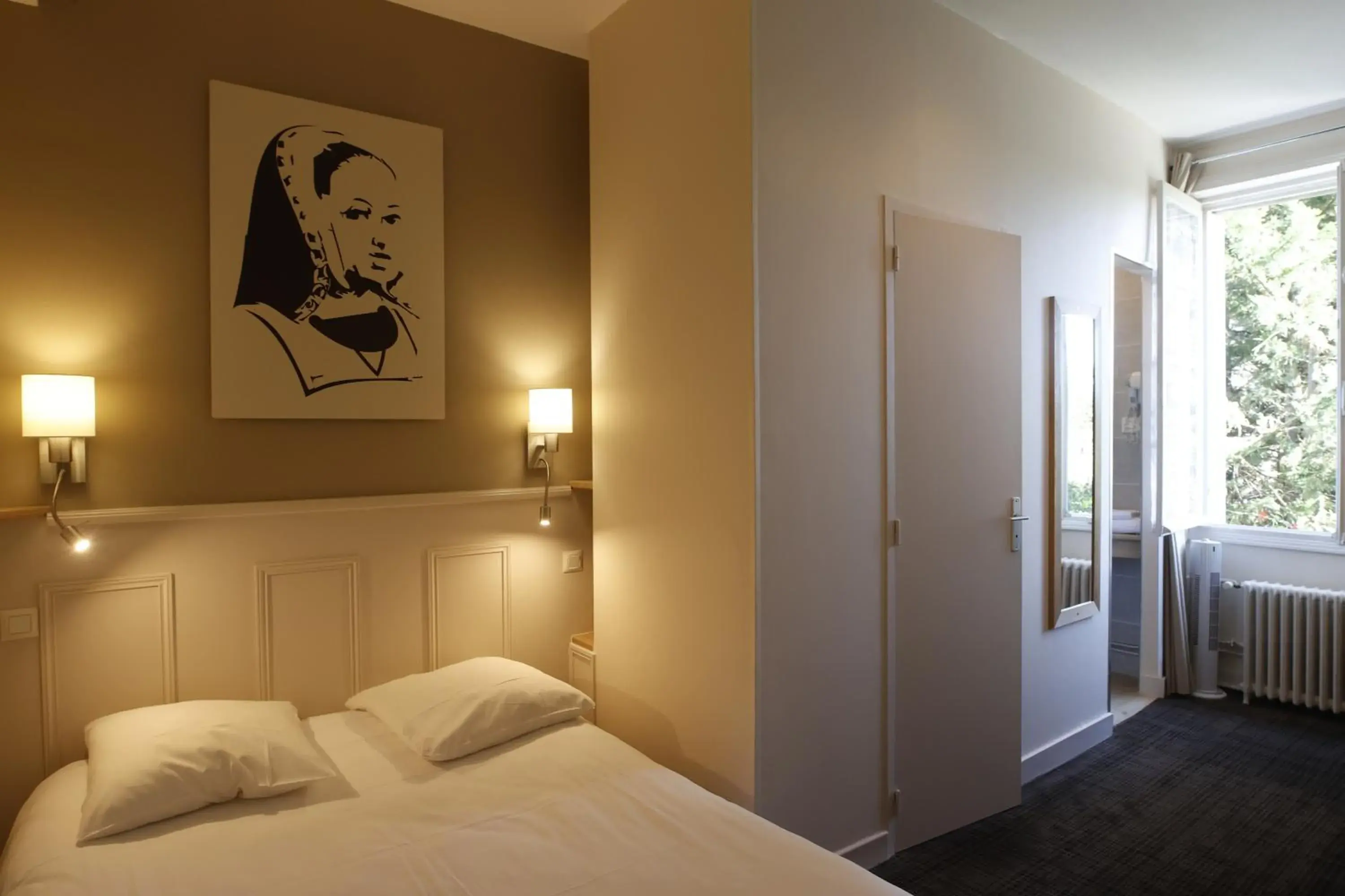 Superior Single Room in Hotel Anne De Bretagne BLOIS Superior Single Room in Hotel Anne De Bretagne BLOIS