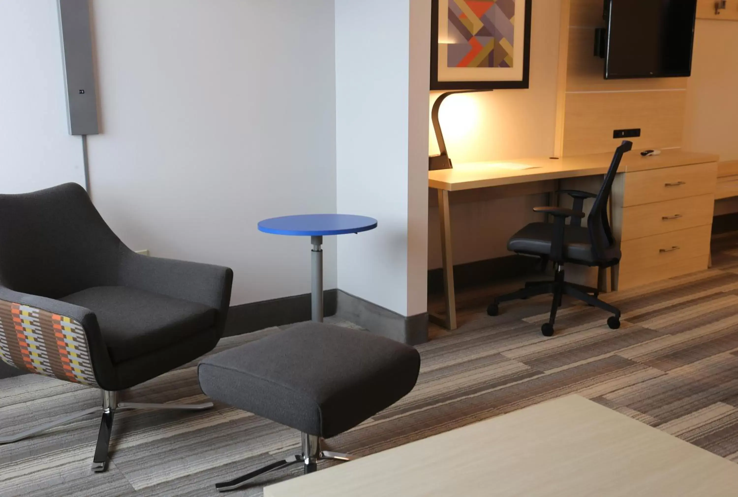 Photo of the whole room, Seating Area in Holiday Inn Express - Biloxi - Beach Blvd, an IHG Hotel