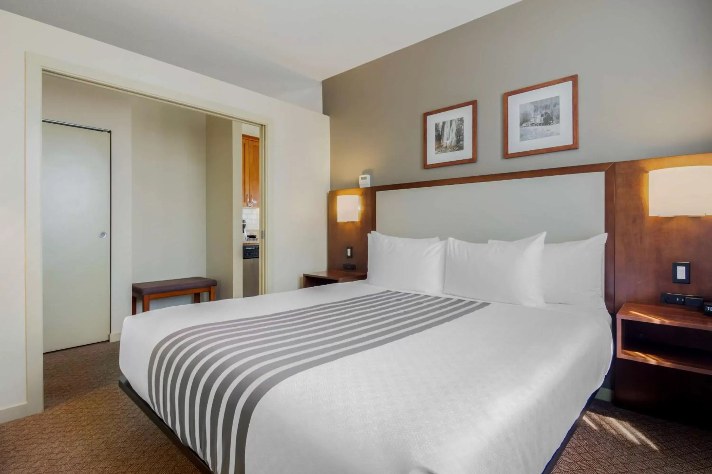 King Room - Non-Smoking in Best Western PLUS Chemainus Inn King Room - Non-Smoking in Best Western PLUS Chemainus Inn