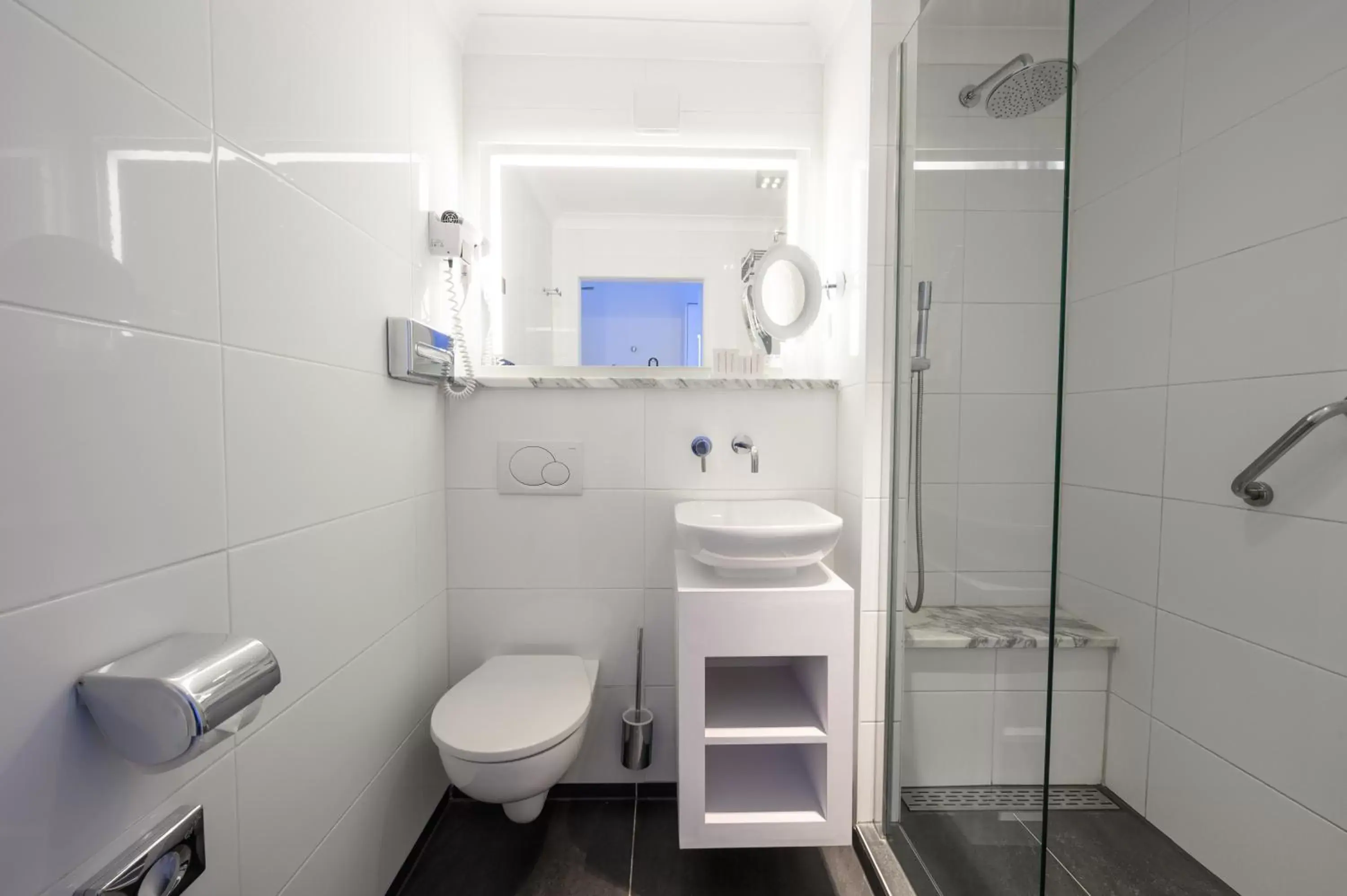 Bathroom in Van der Valk Hotel Saint-Aygulf
