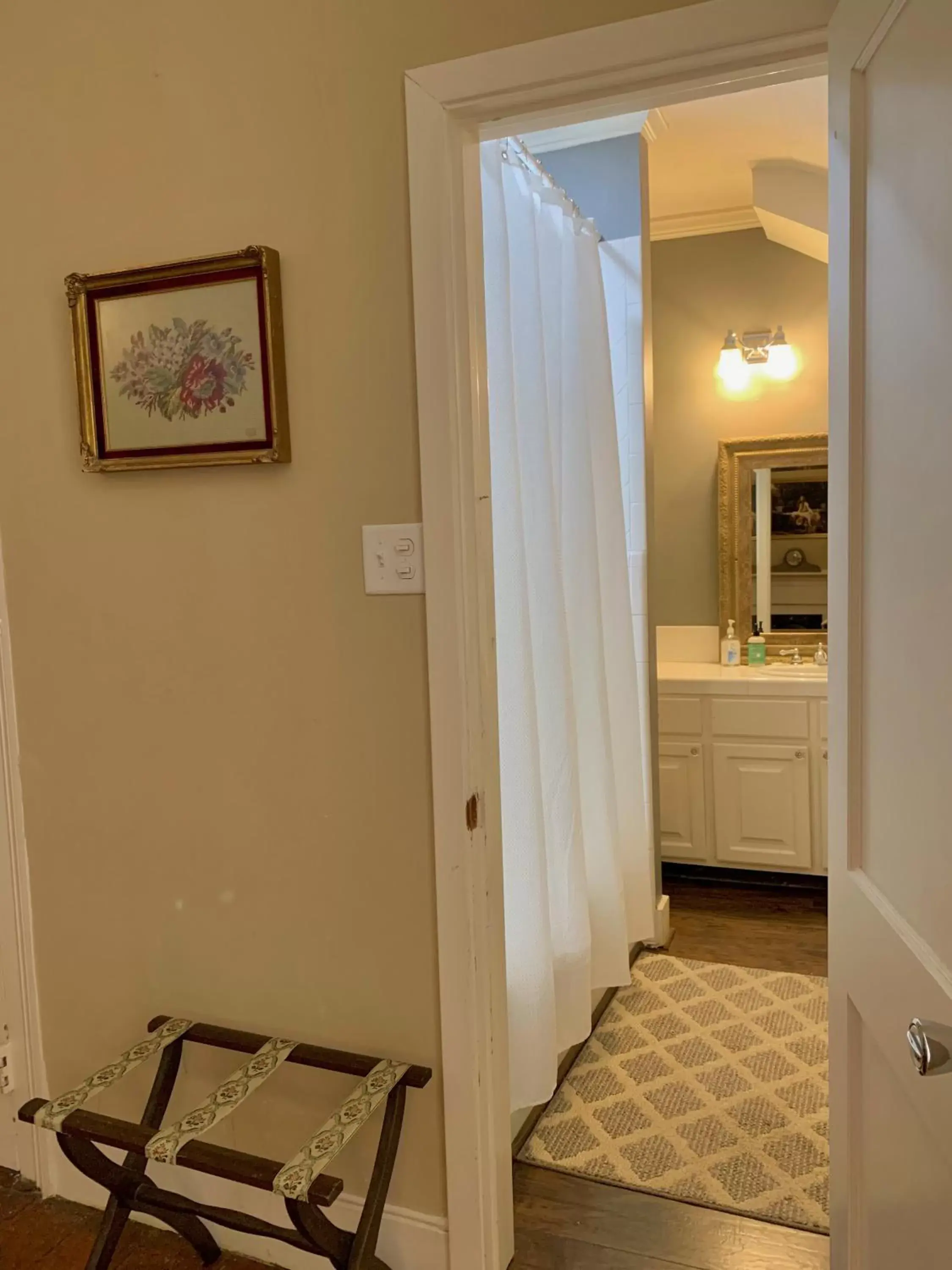 Bathroom in The Beaumont House Natchez