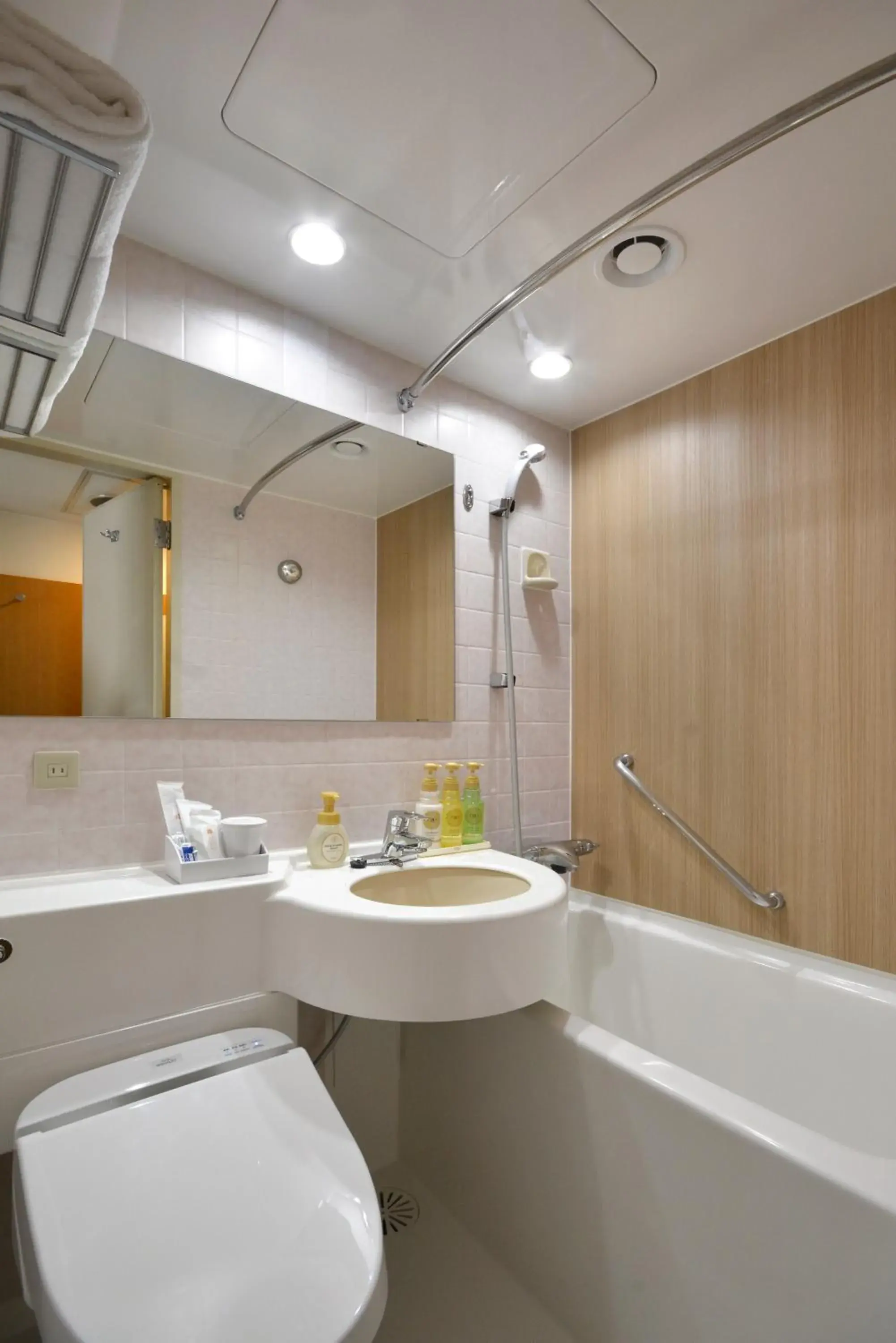 Shower, Bathroom in Premier Hotel -Cabin - Shinjuku